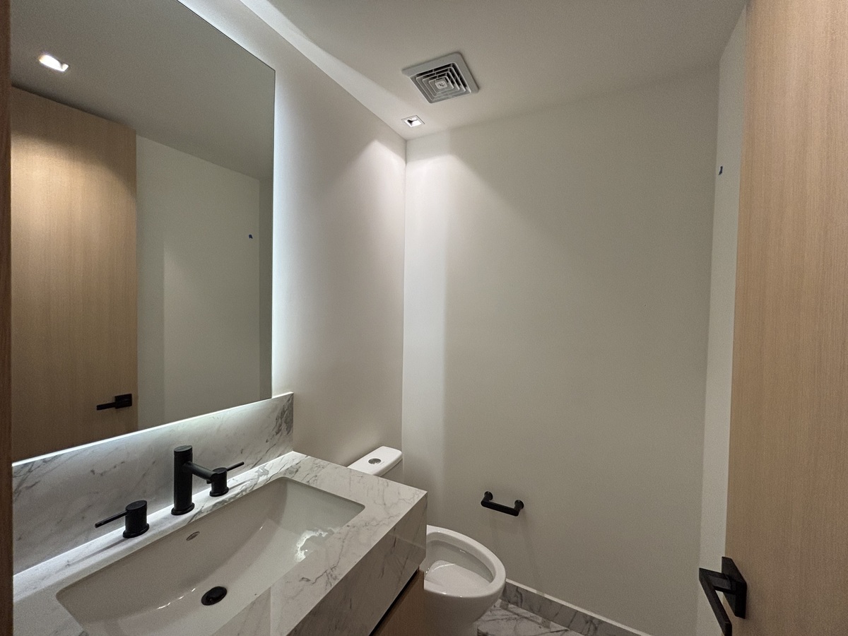 3 de 41: Baño visitas