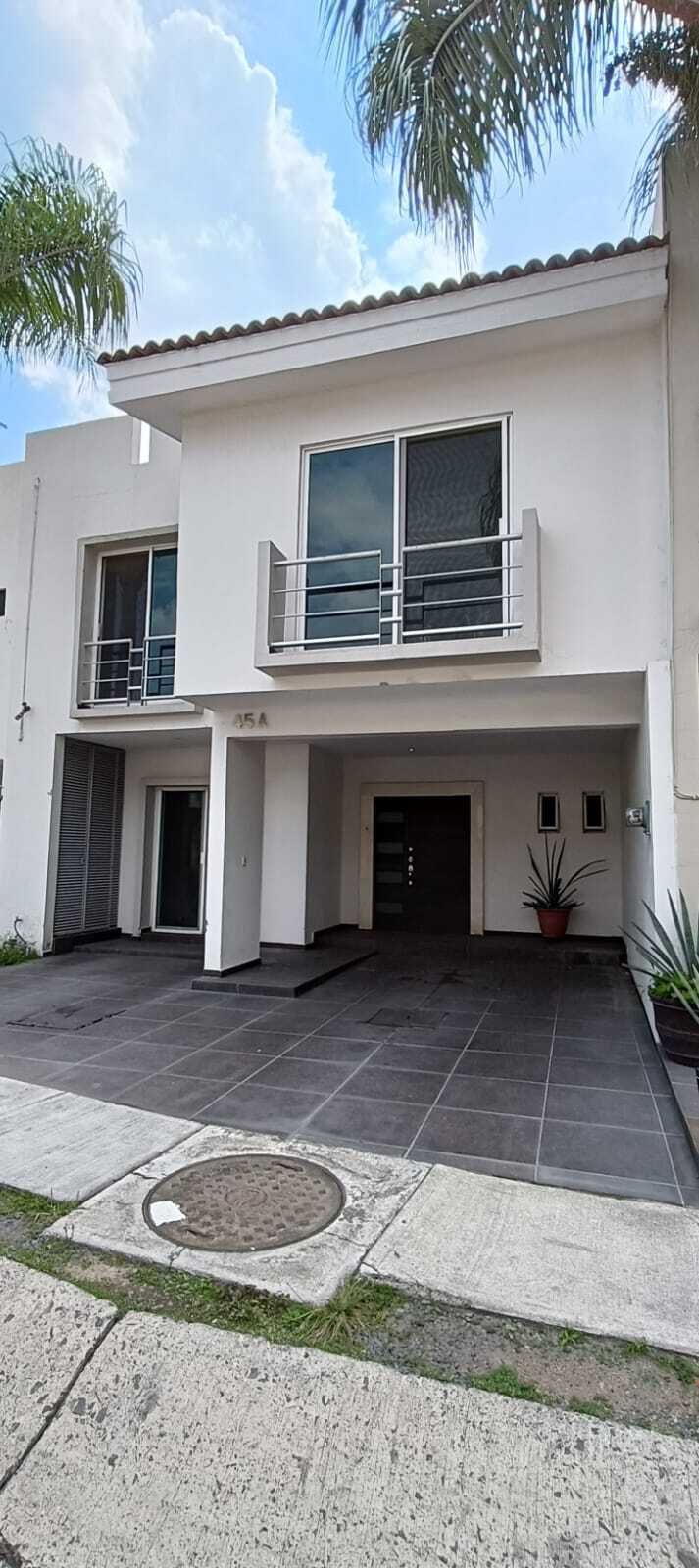 1 de 13: Fachada