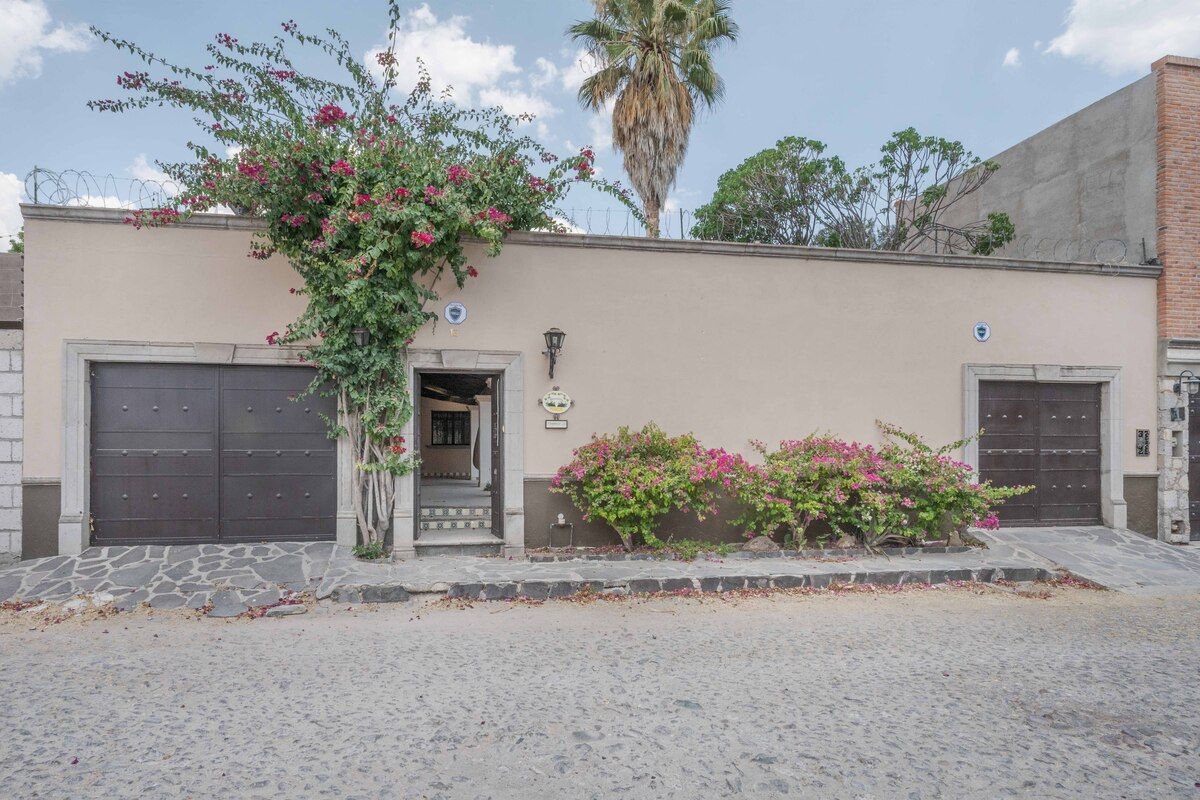 2 of 9: frente de la casa