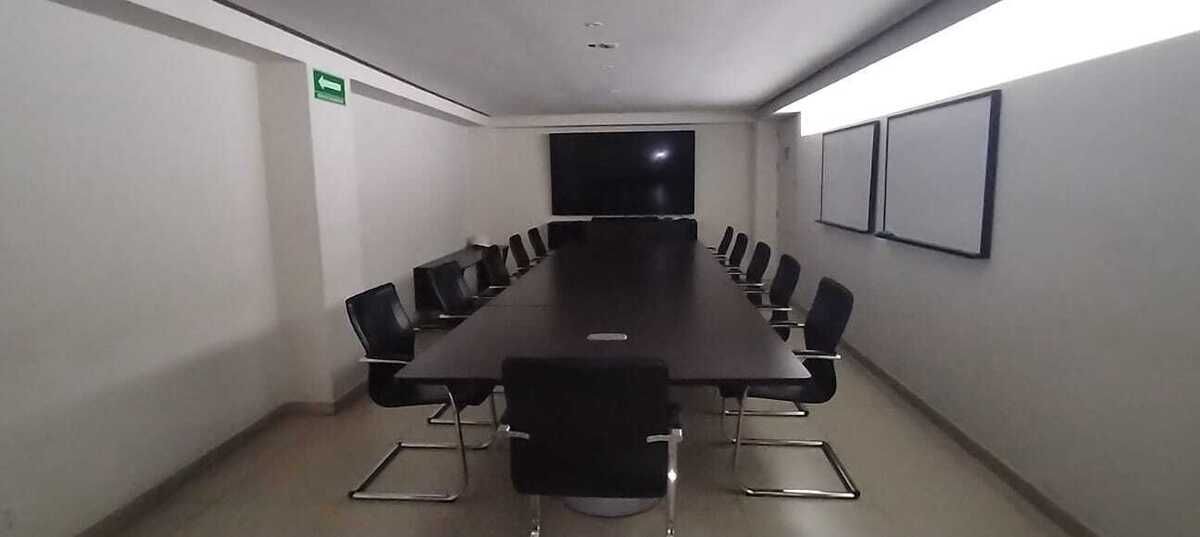 11 de 13: Sala de juntas.