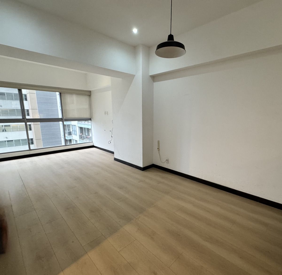 5 de 36: Sala amplia e iluminada