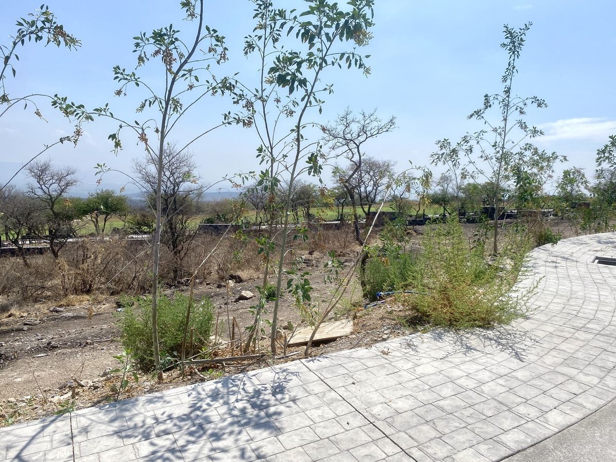 terreno con vista al campo de golf