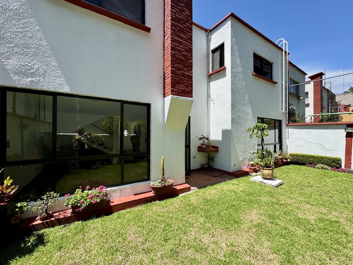 7 de 18: Fachada posterior