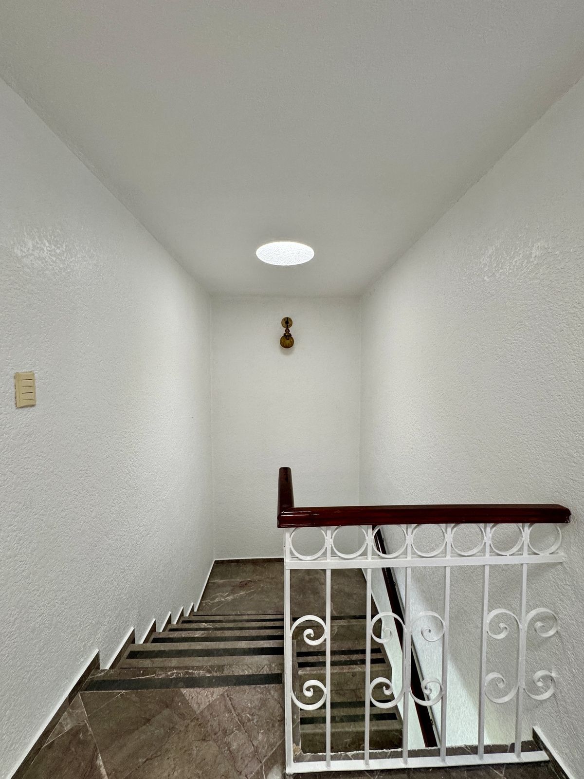 9 de 18: Escalera segundo piso
