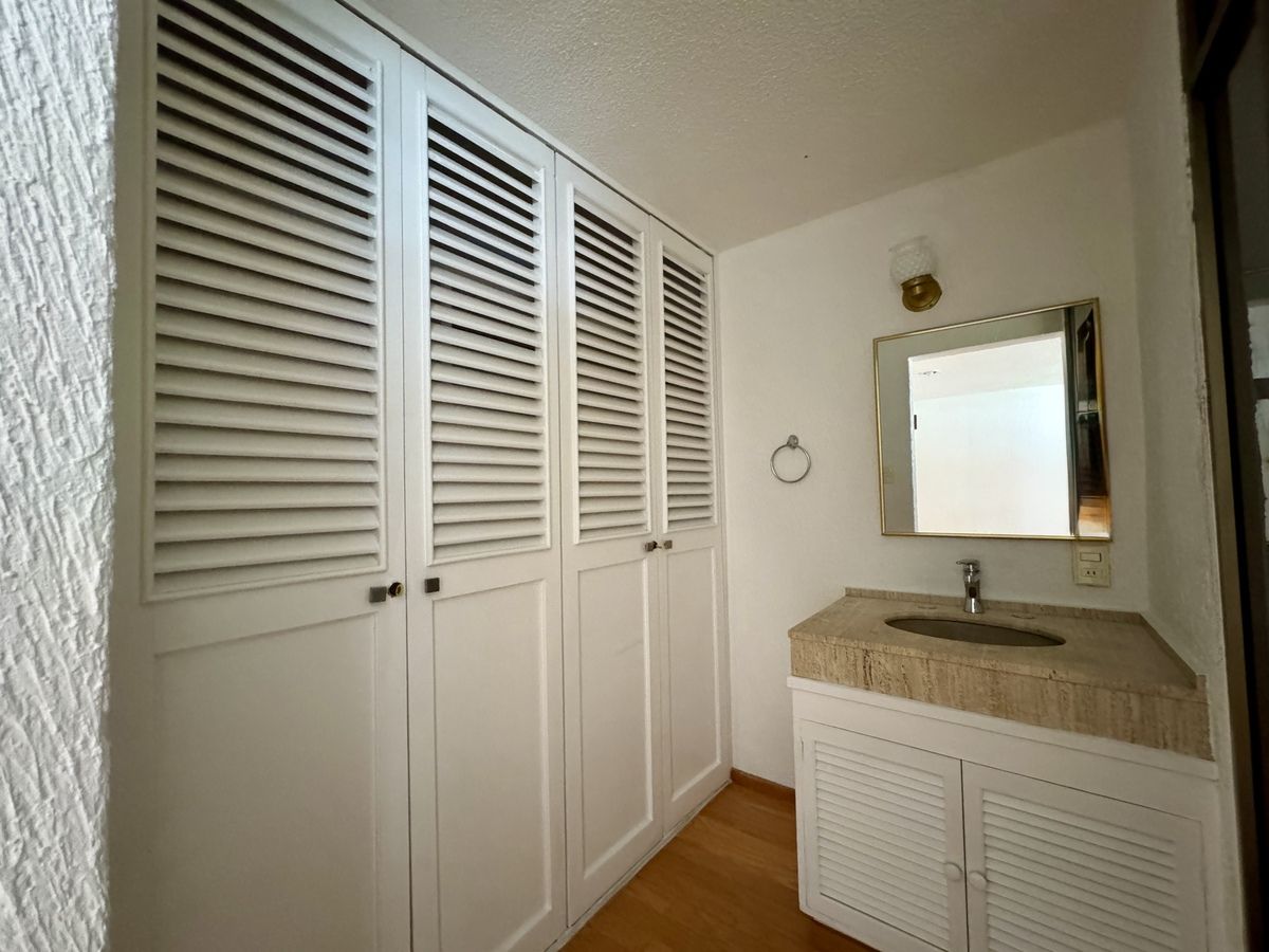 12 de 18: Closet Baño rec. ppal