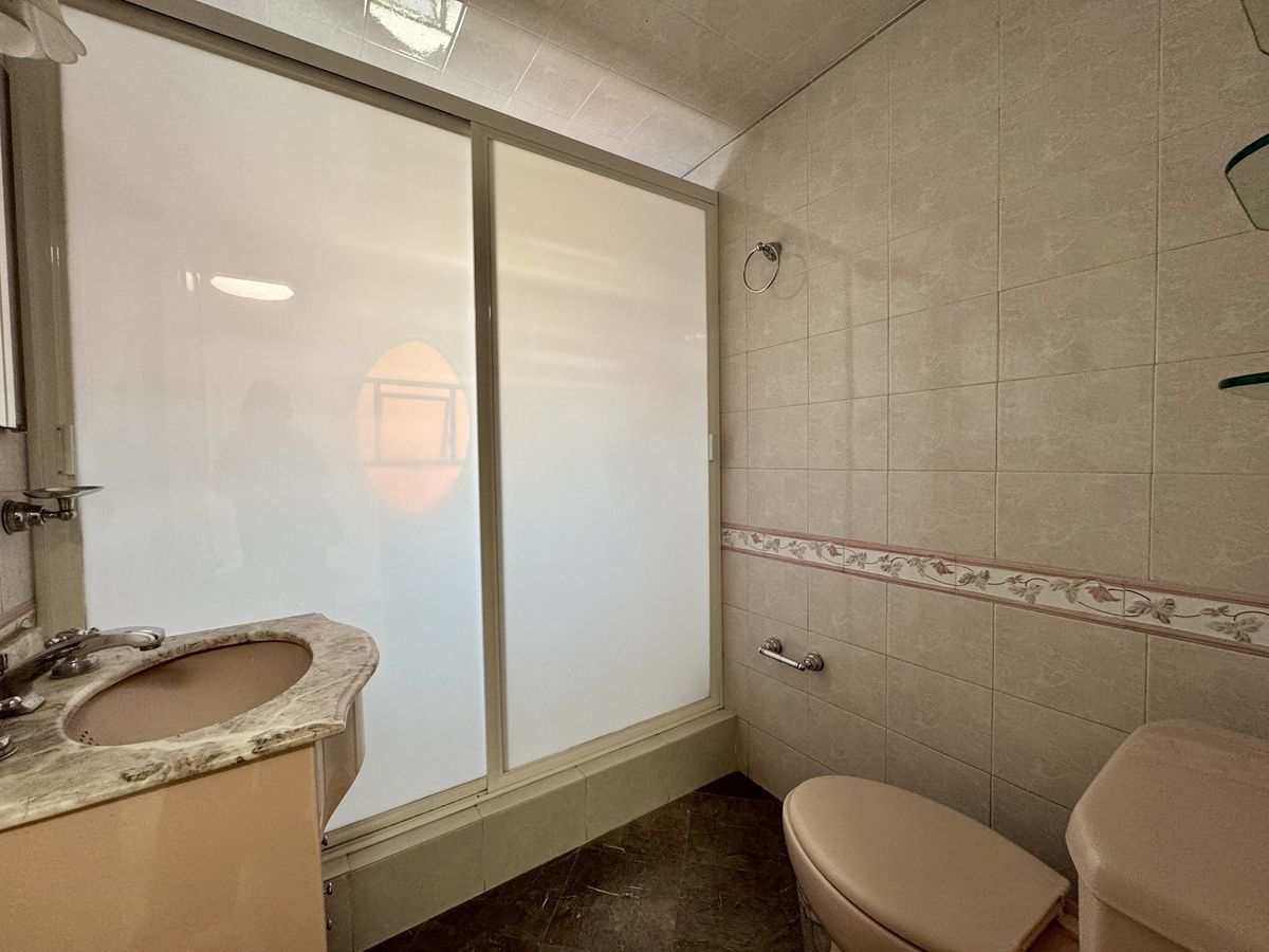 16 de 18: Baño