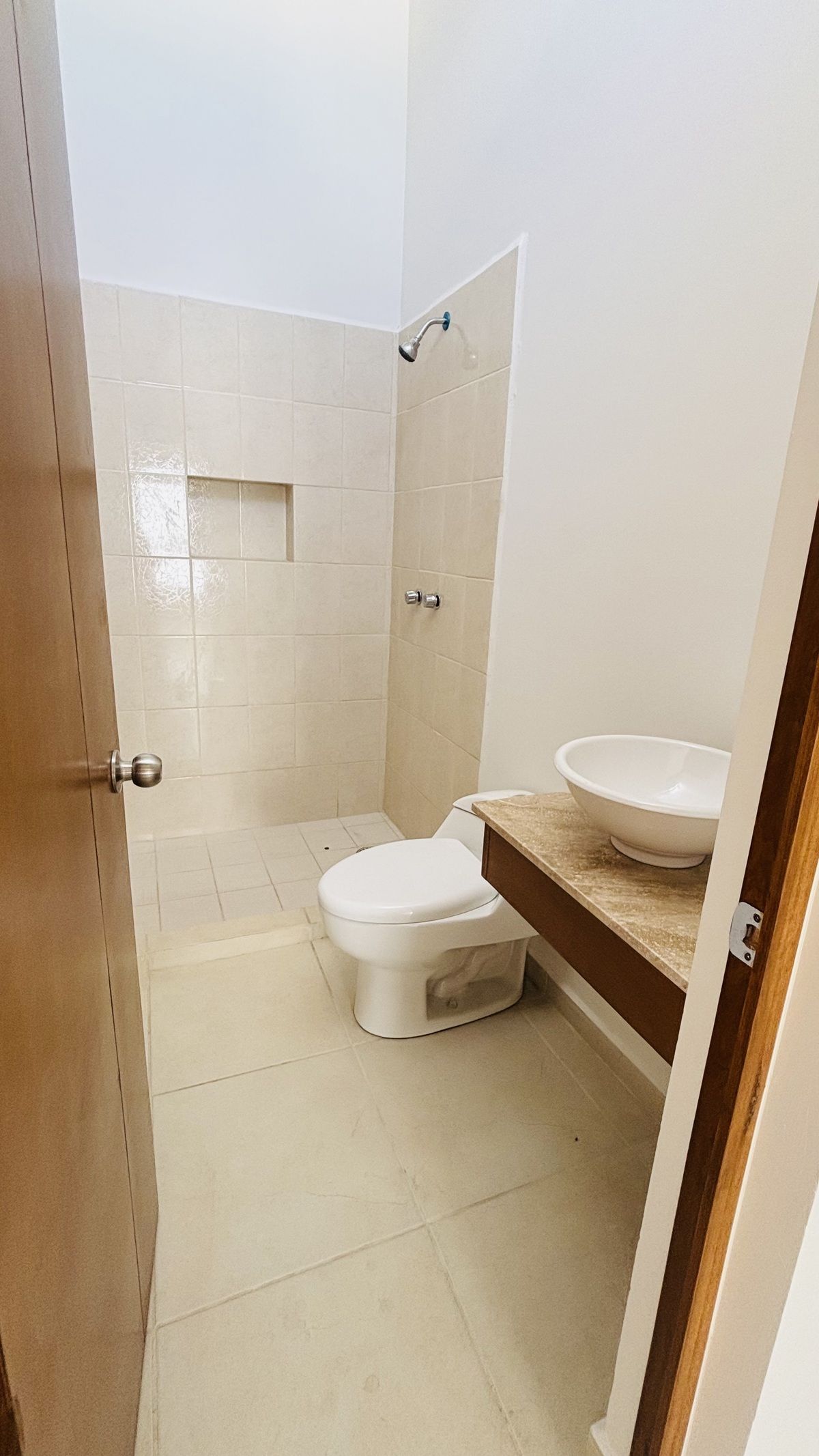 6 de 17: Baño compartido
