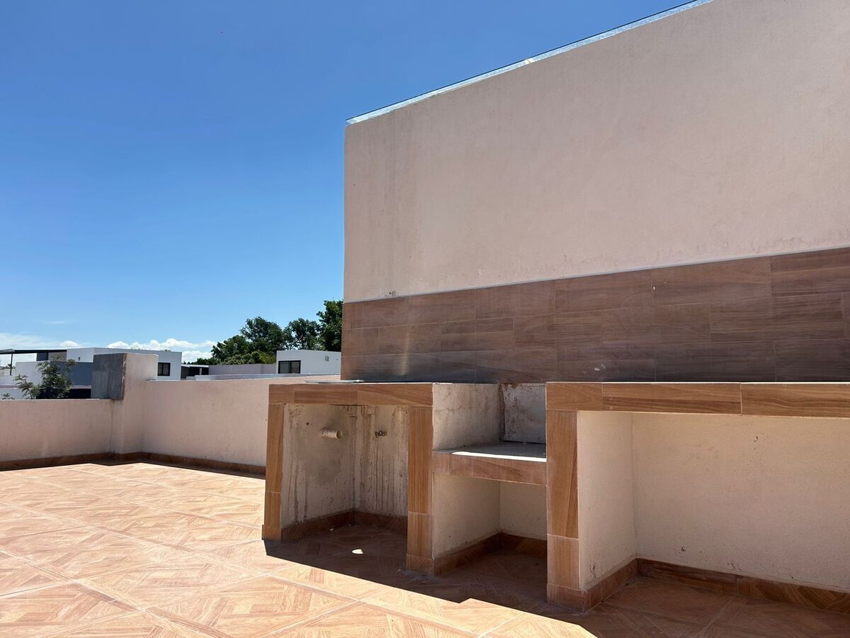 36 de 46: TENDRA ASADOR Y TARJA EN ROOF