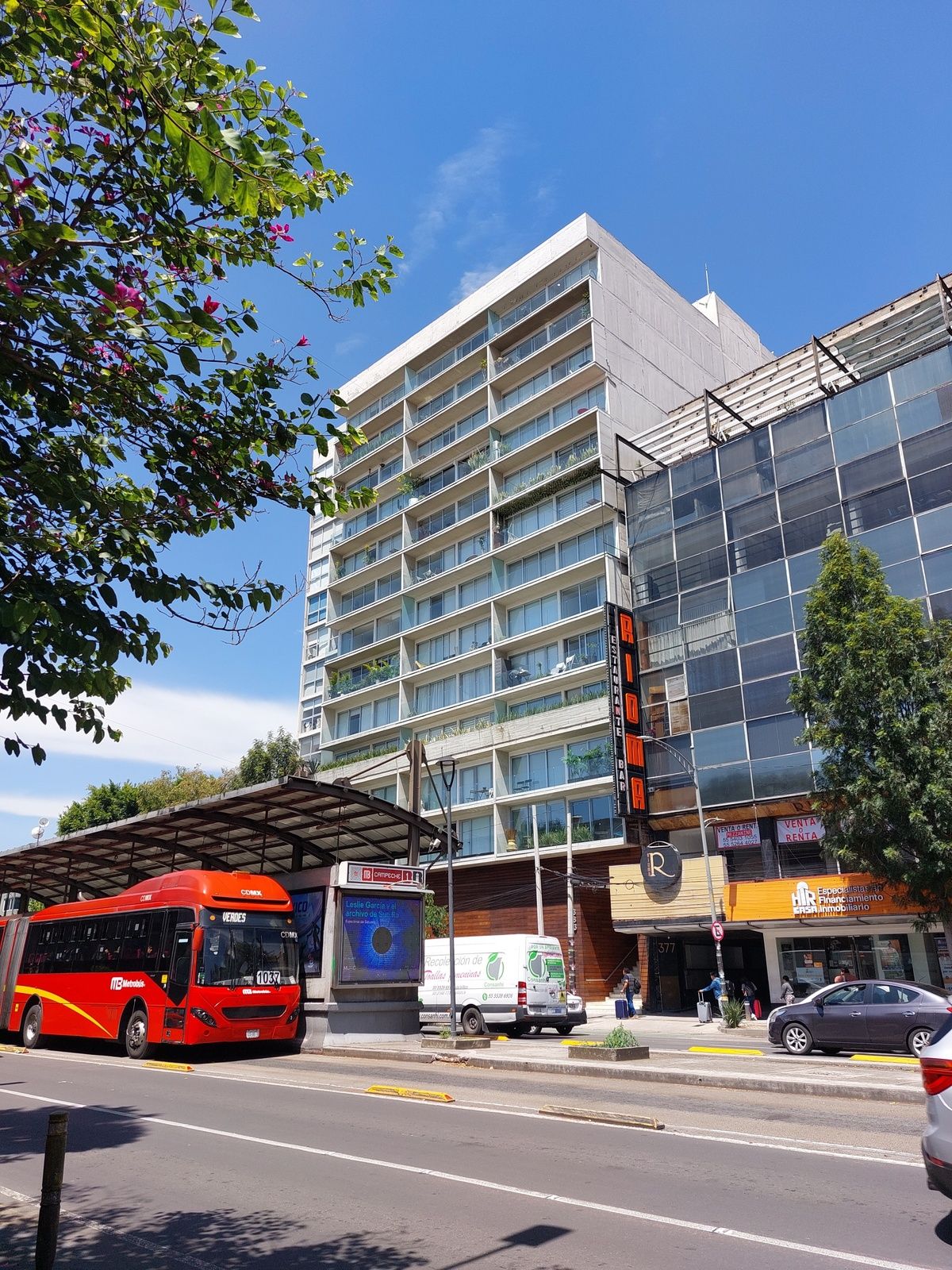 1 de 13: Fachada Rioma