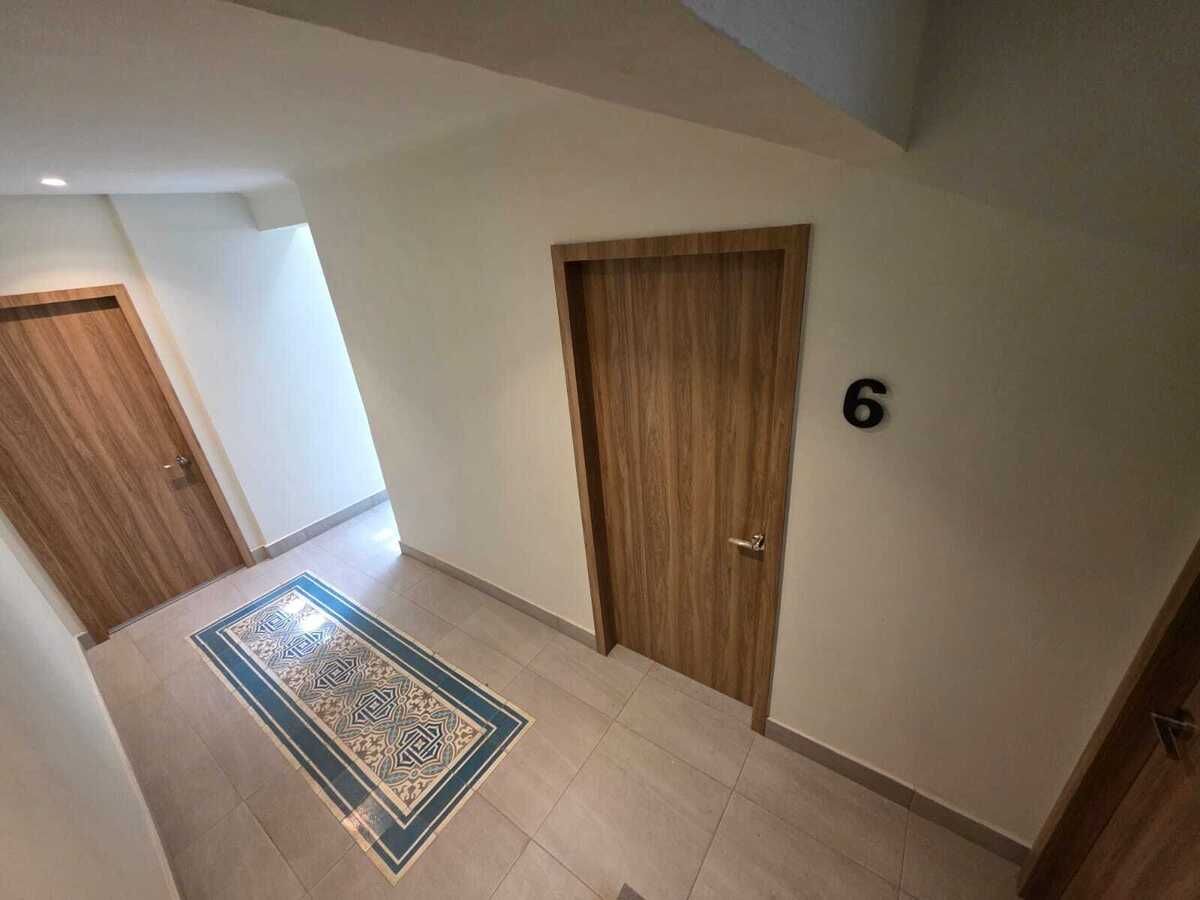 3 of 27: Pasillo entrada loft