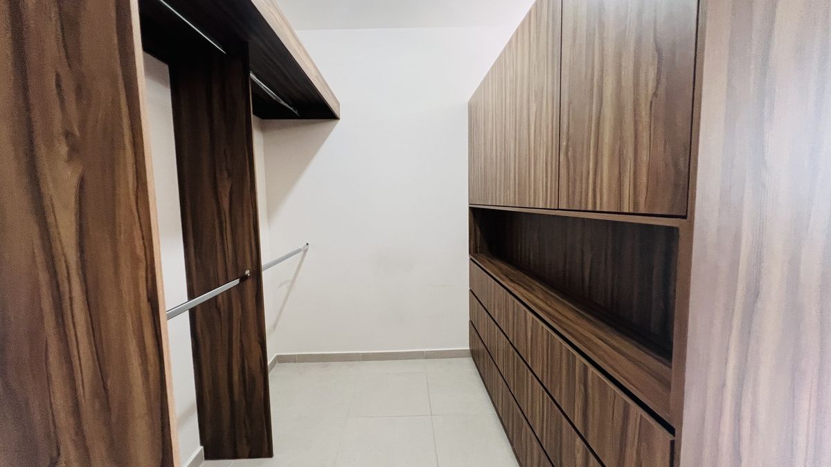 11 de 16: Walking closet recamara principal