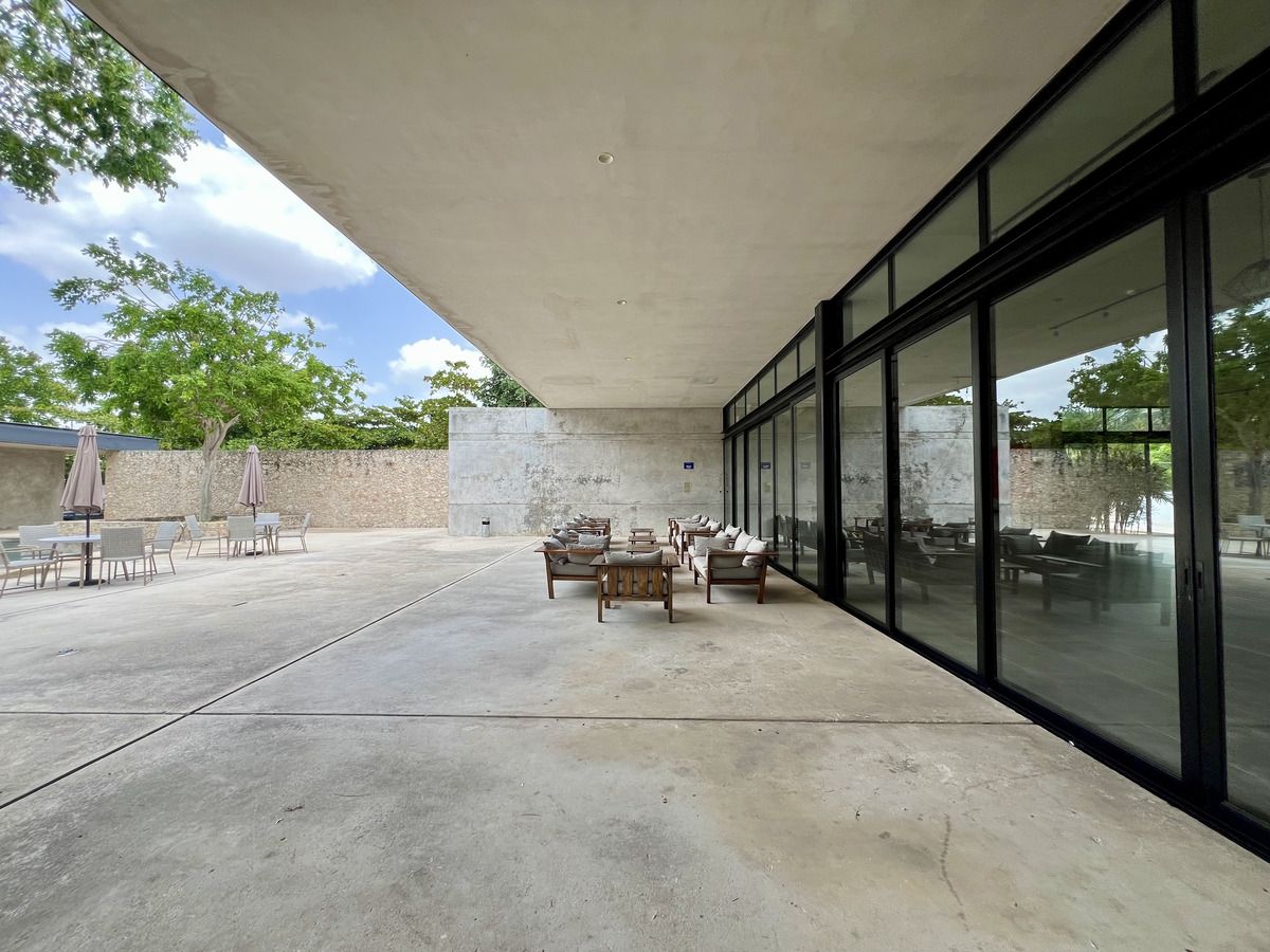 2 de 19: Terraza afuera de salón de eventos