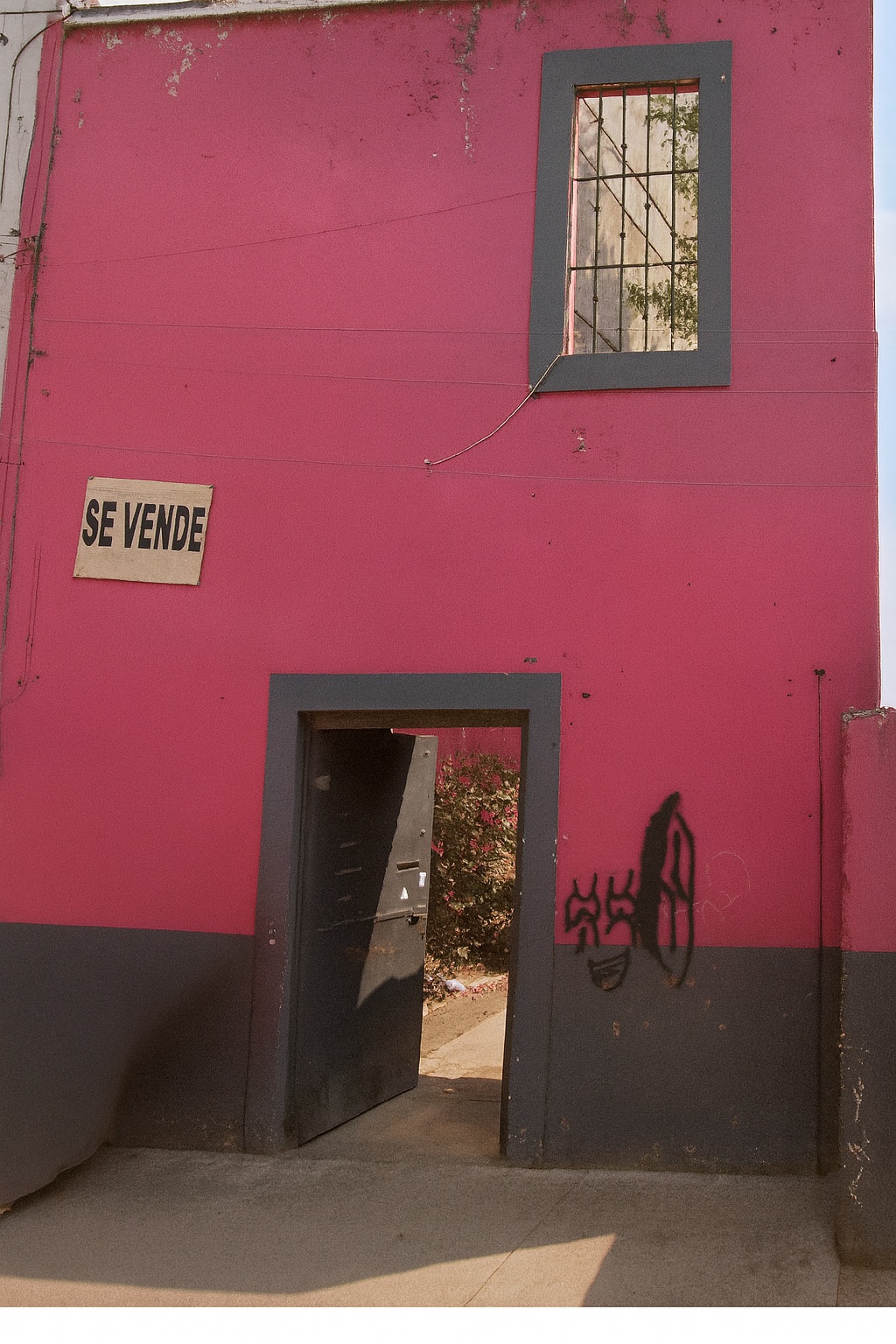 1 de 8: FACHADA