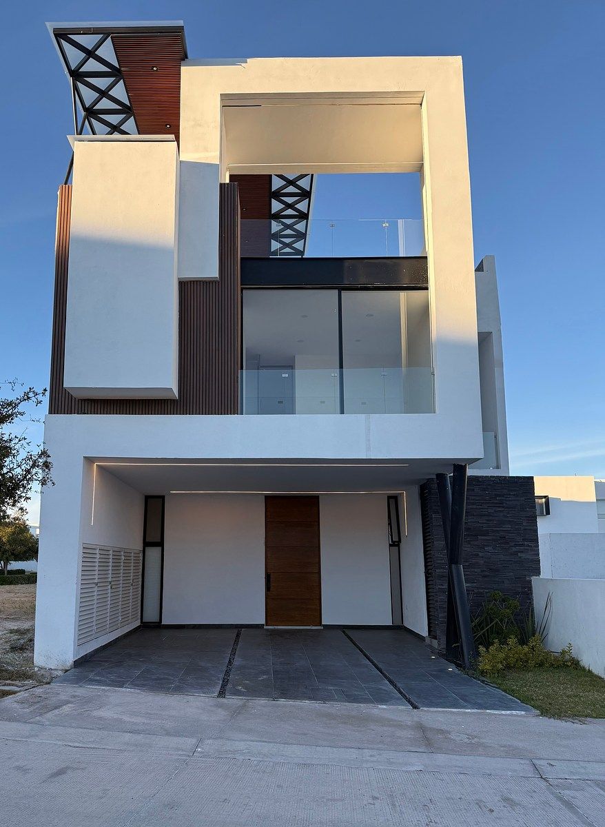 CASA LOLA À VENDA OU ALUGUEL EM ST ANGELO COM TELHADO (NOROESTE), foto 1 de 32