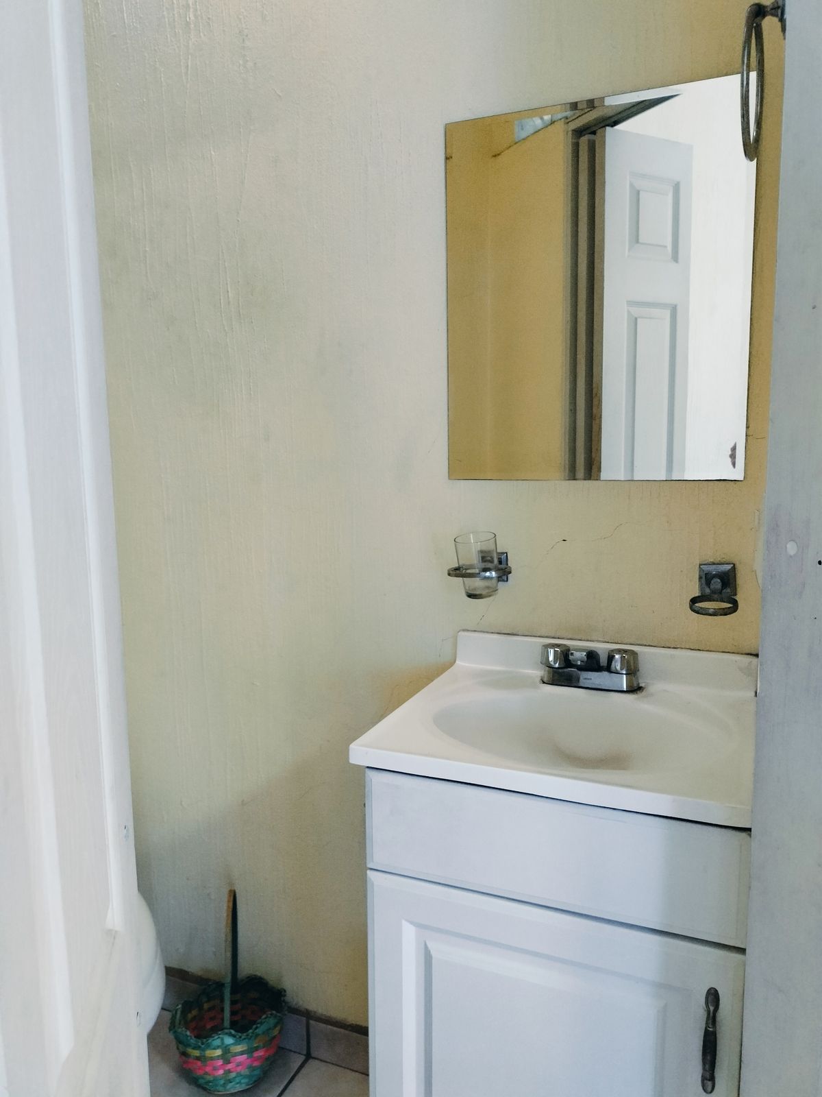 4 de 13: LAVABO CON MUEBLE