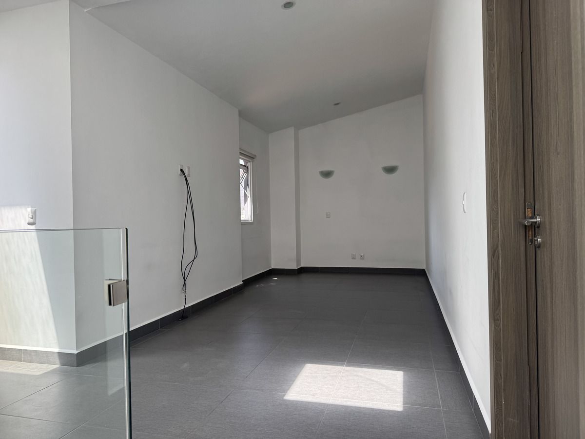 17 de 30: Sala de TV.