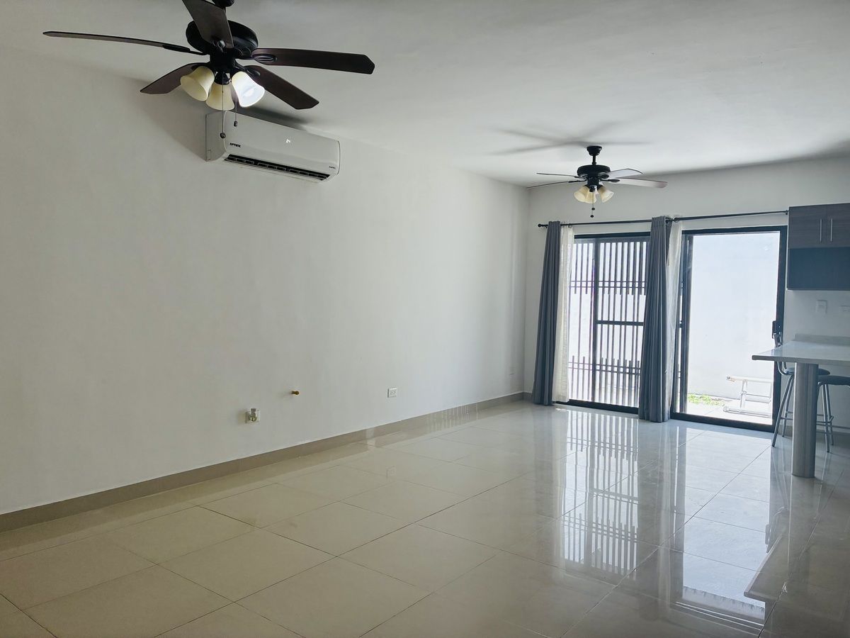 3 of 20: Sala