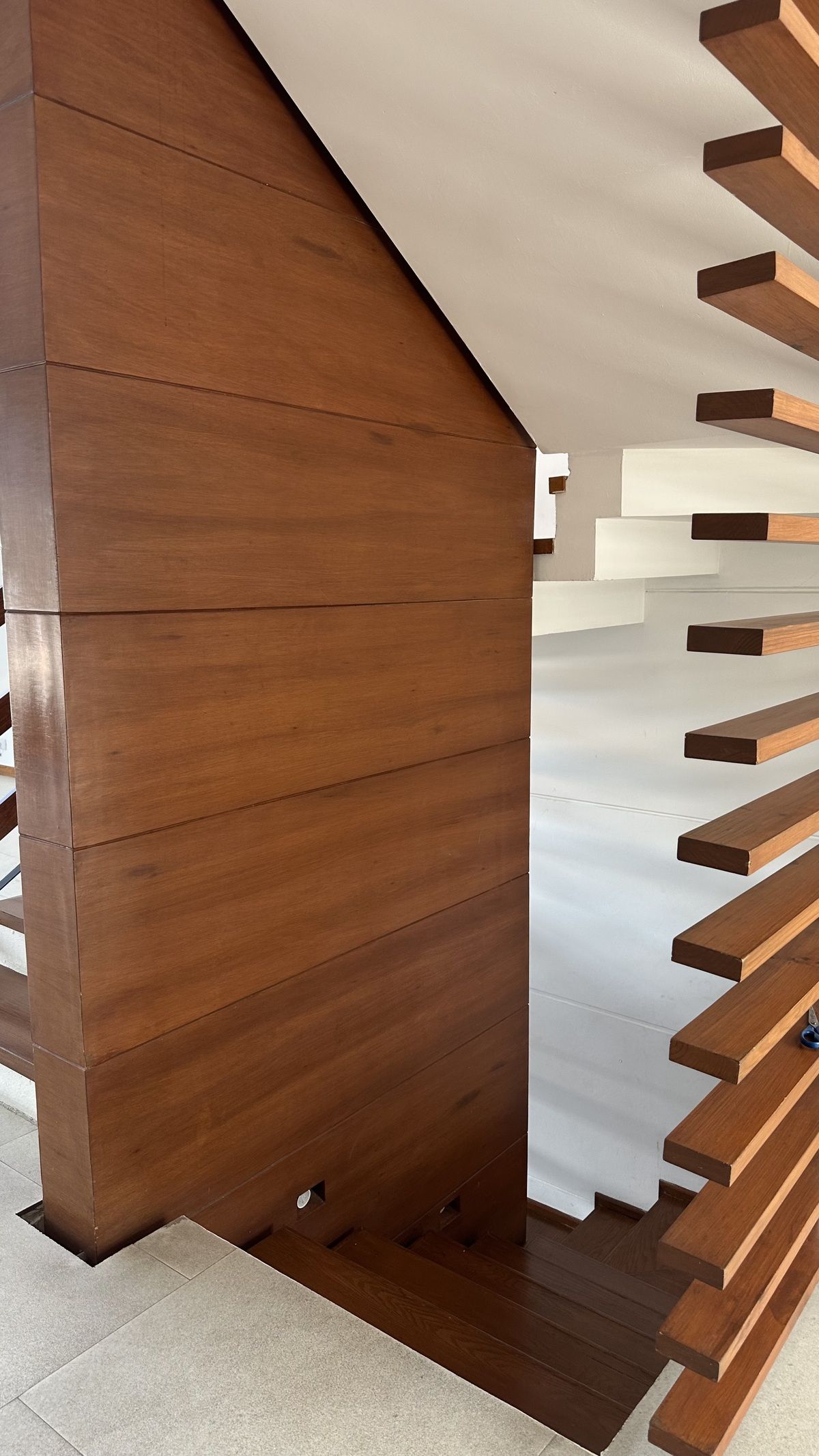 16 de 34: Escaleras