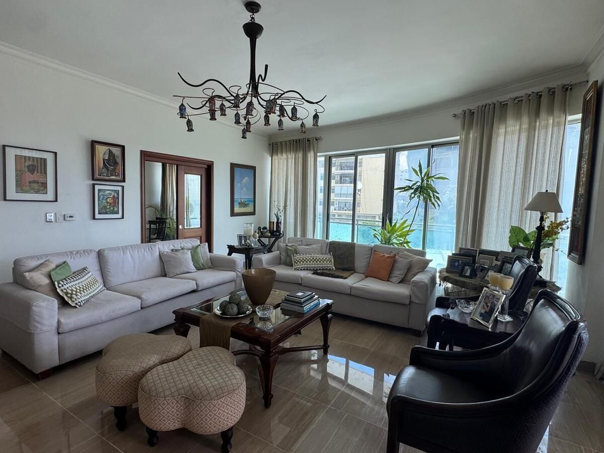 2 de 8: Sala