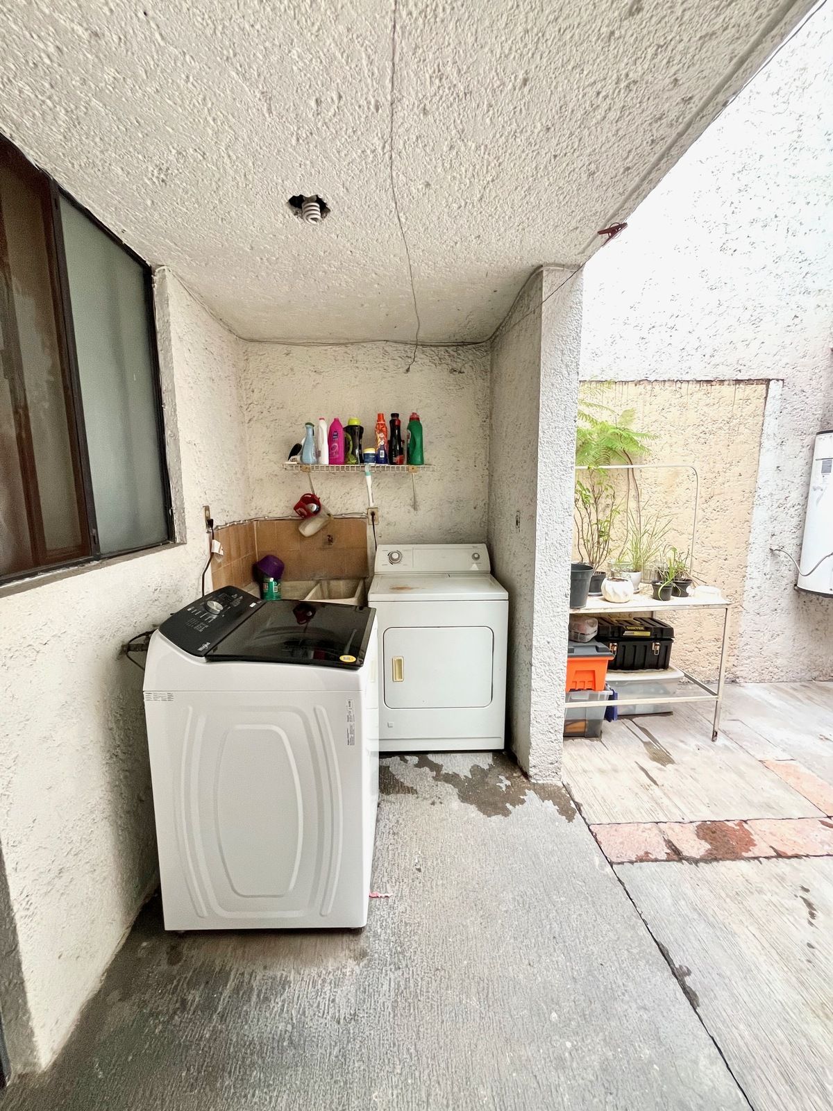 19 de 21: patio de servicio