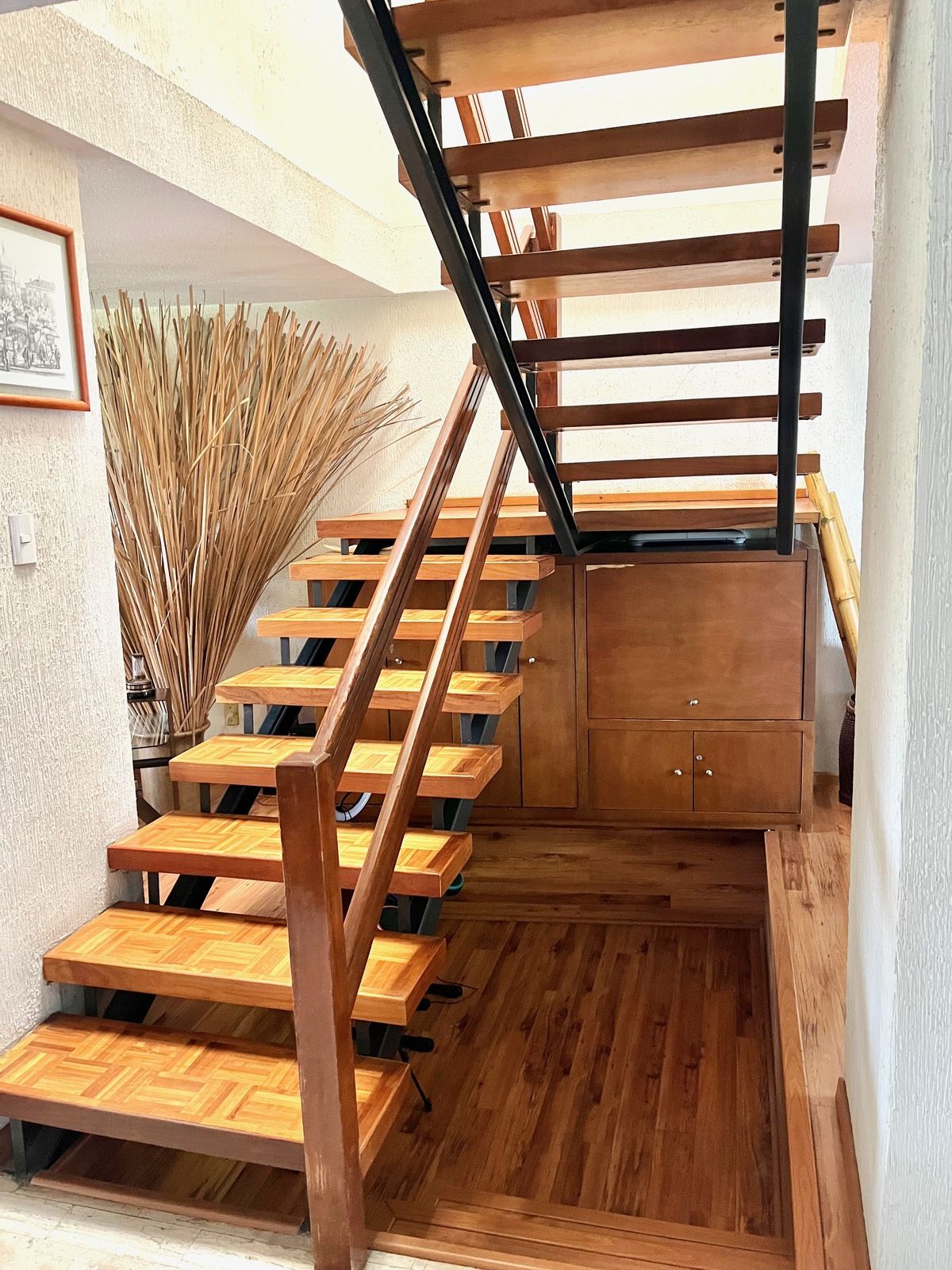 4 of 20: escalera