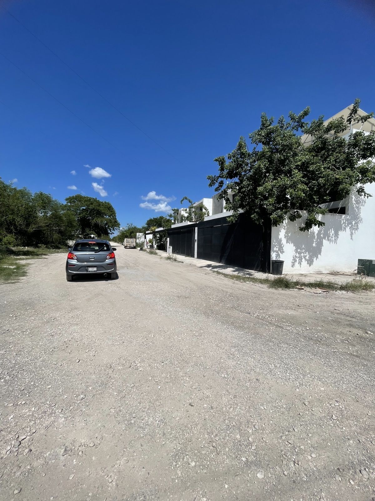 4 de 11: Cuadra y casas frente a el