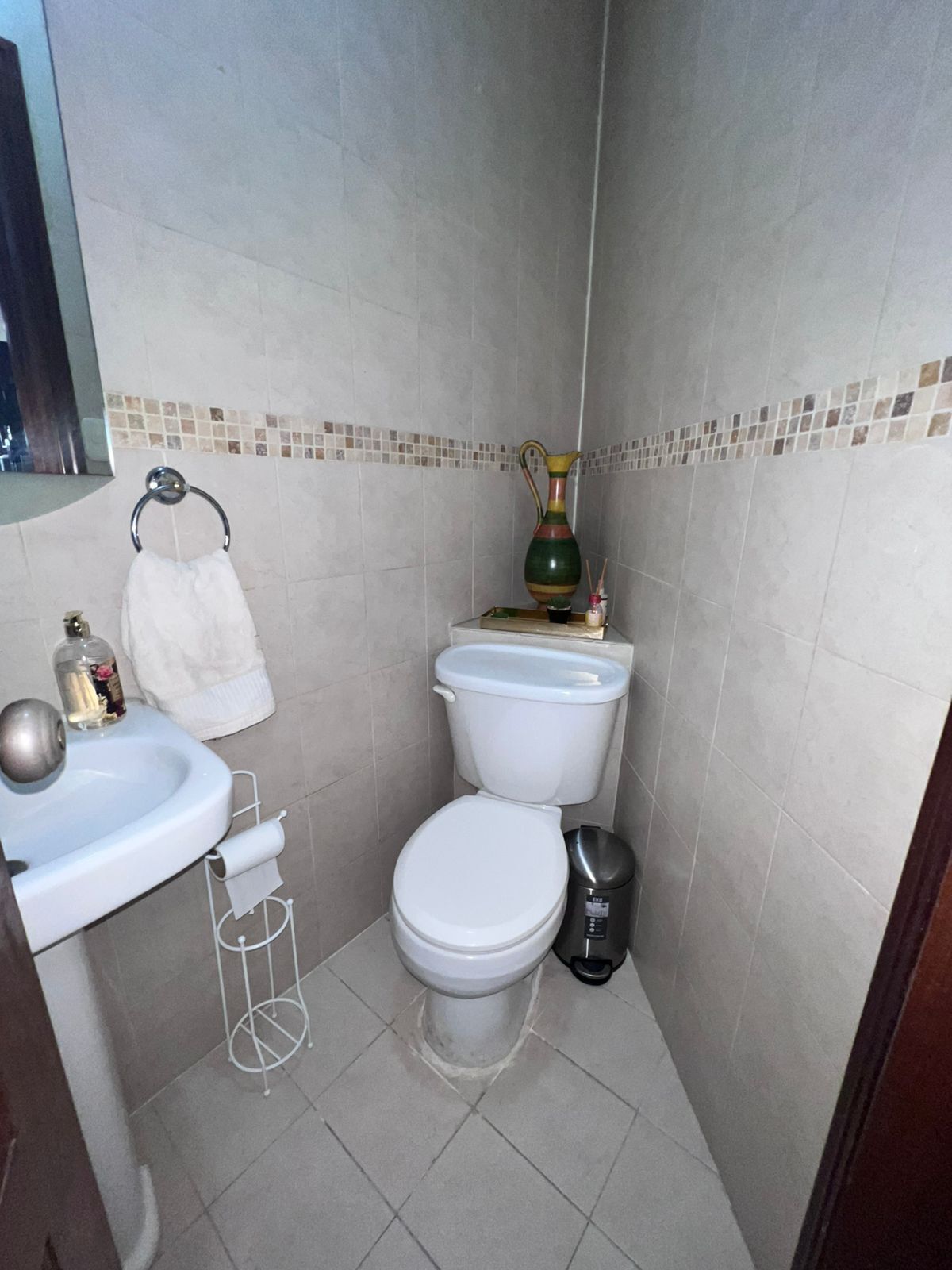 37 de 50: medio baño visita