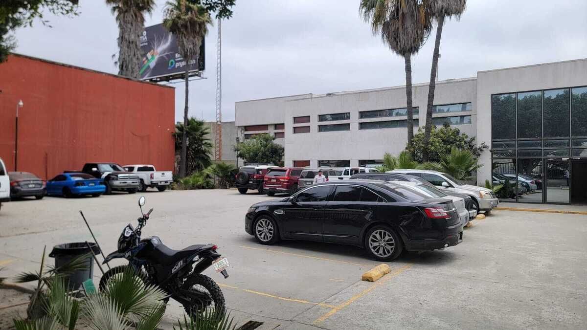 4 de 8: Estacionamiento para carros