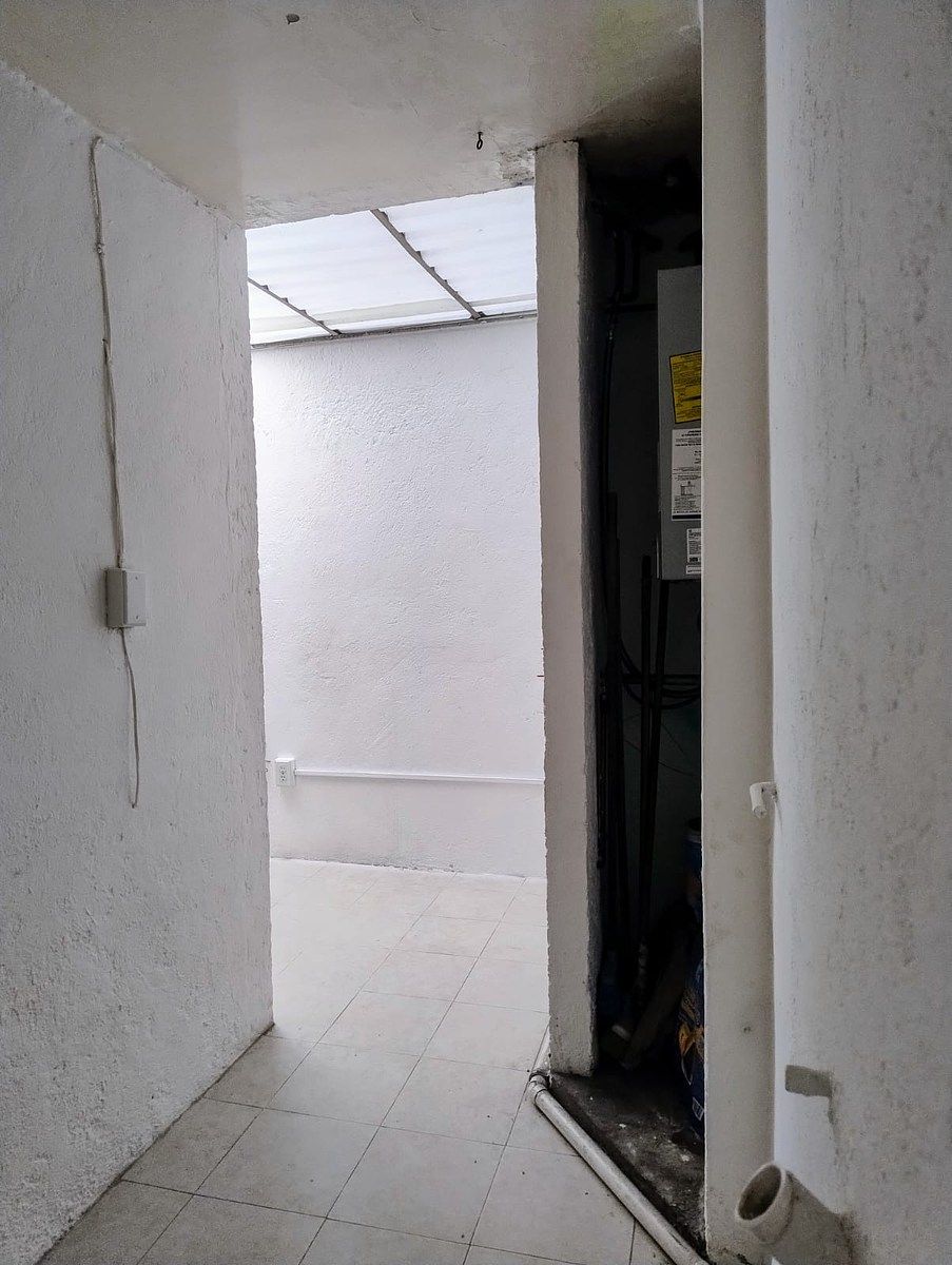 29 de 33: Area de lavado y bodega