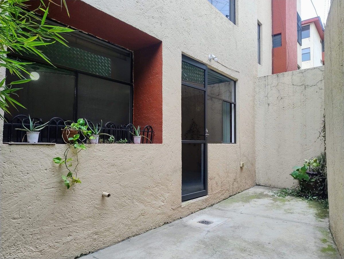 33 de 33: Patio trasero