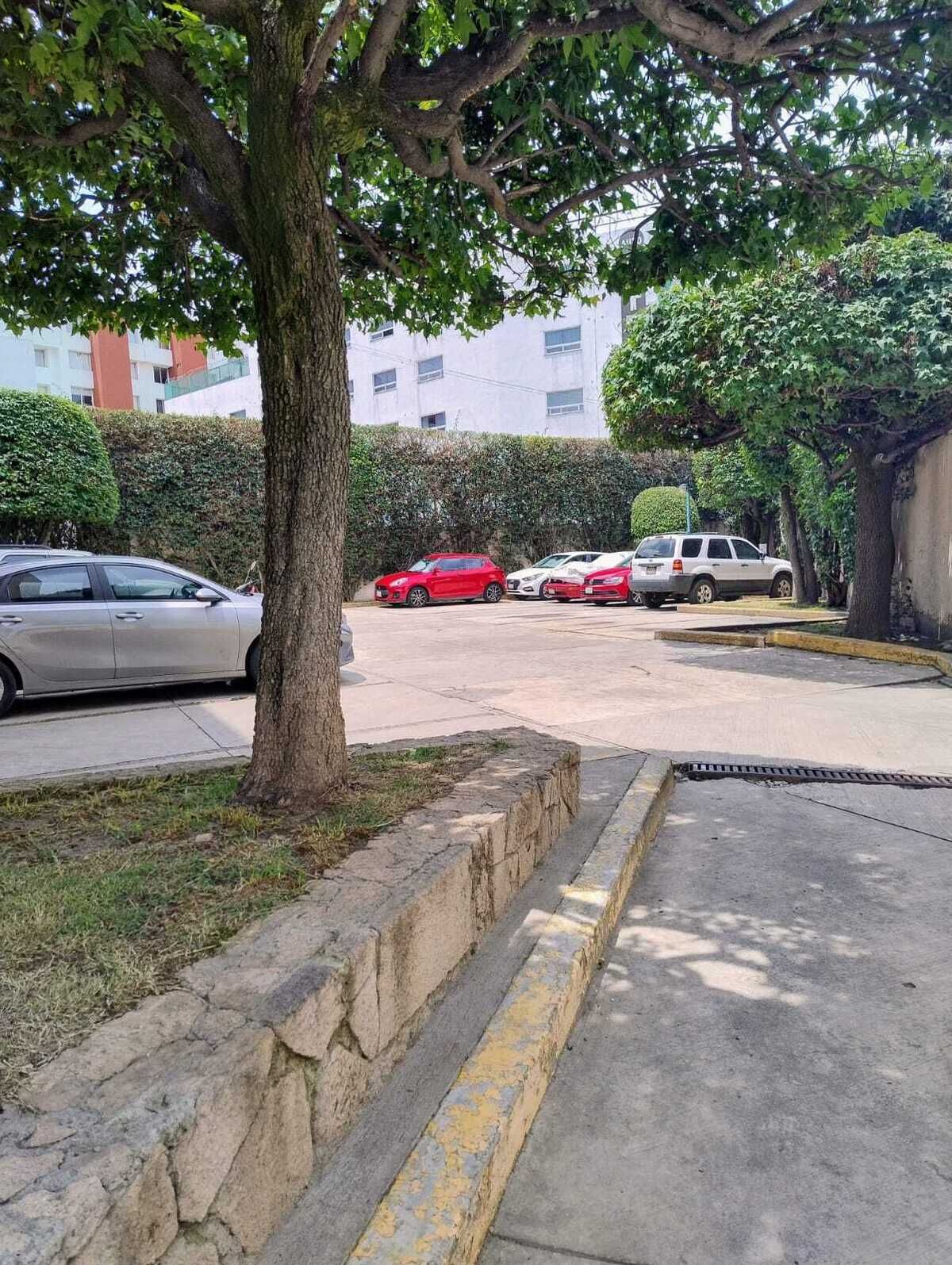 26 de 27: Estacionamiento