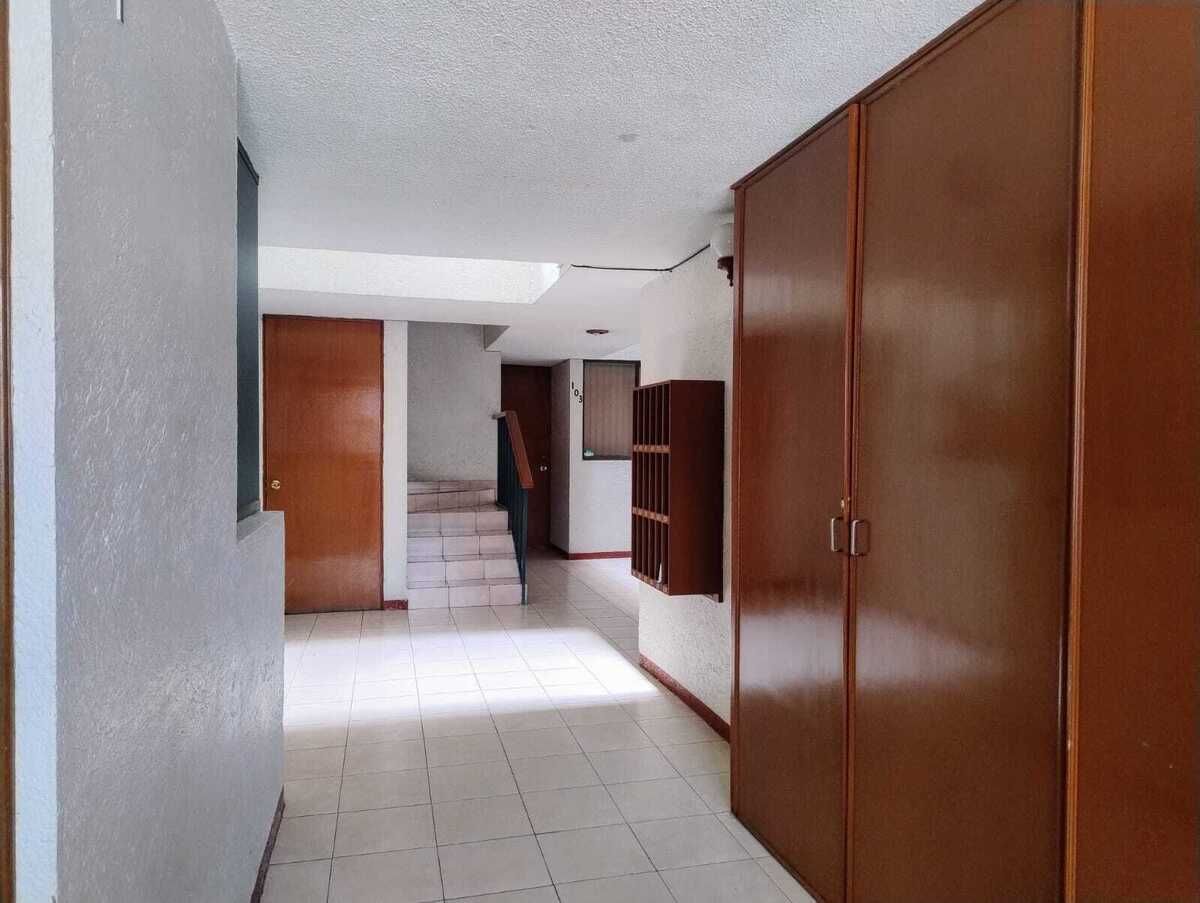 6 de 27: Acceso al departamento