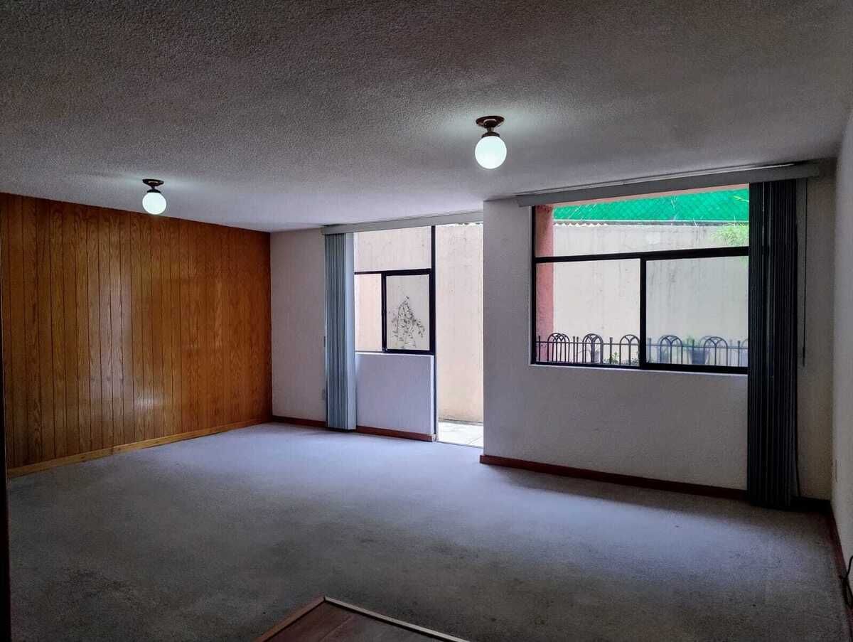 6 of 27: Sala