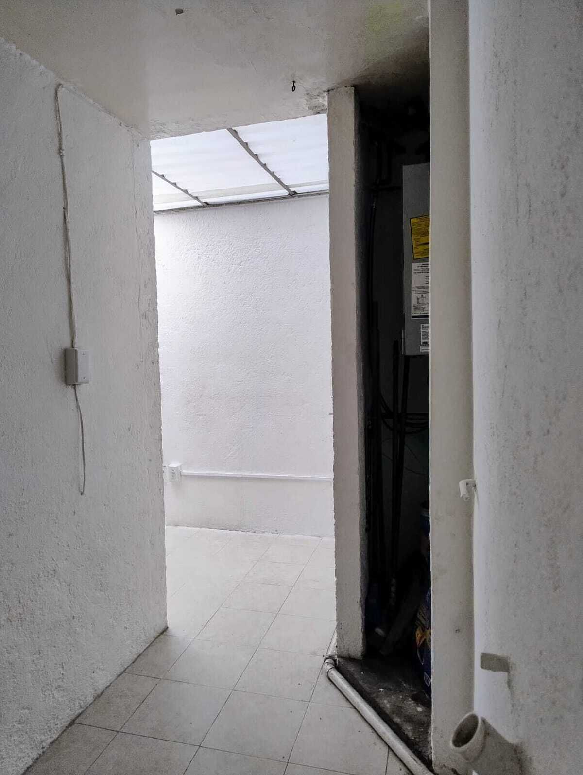 17 de 33: Area lavado y bodega