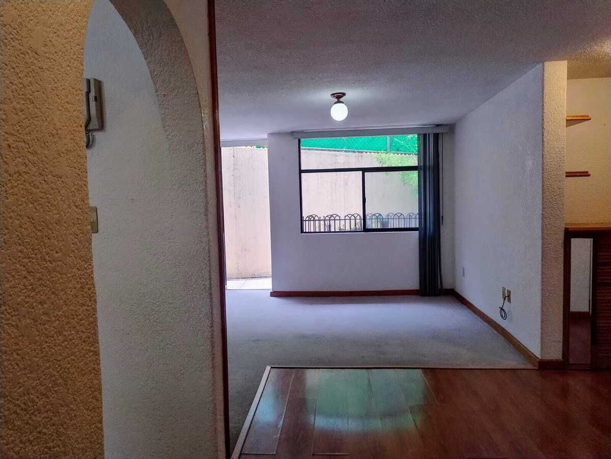 9 of 27: Entrada