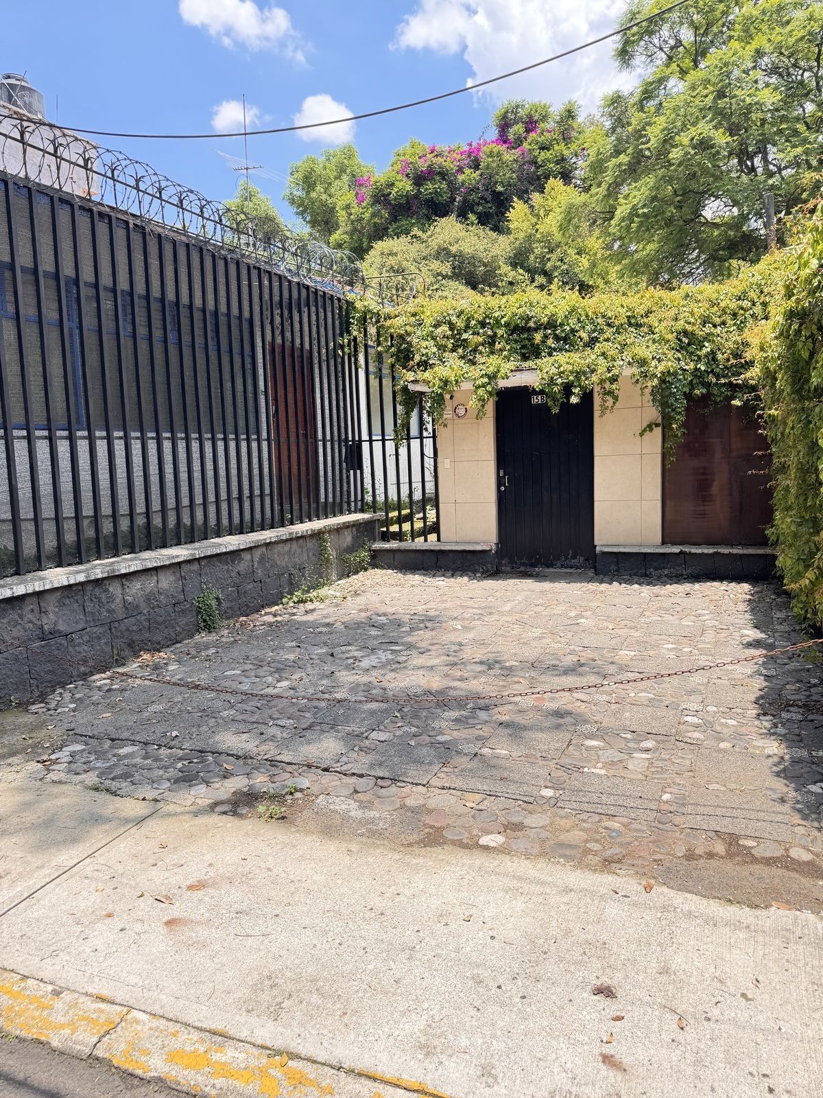 2 de 24: ESTACIONAMIENTOS