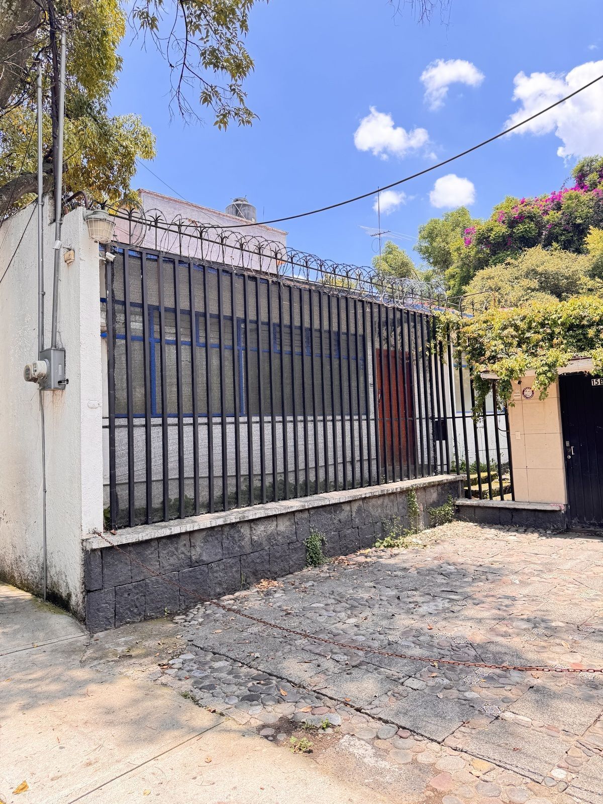 1 de 24: FACHADA
