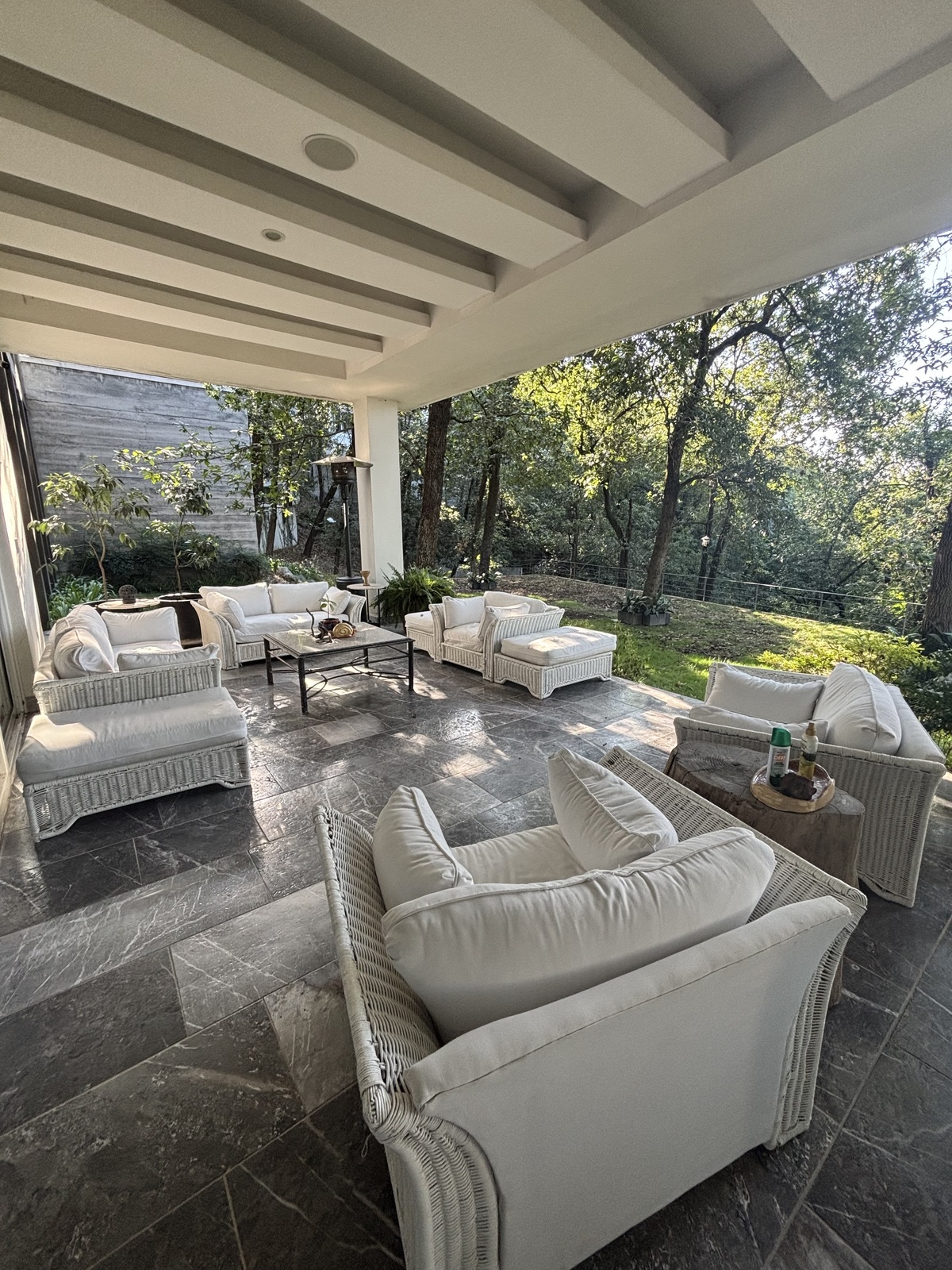 23 of 26: Terraza