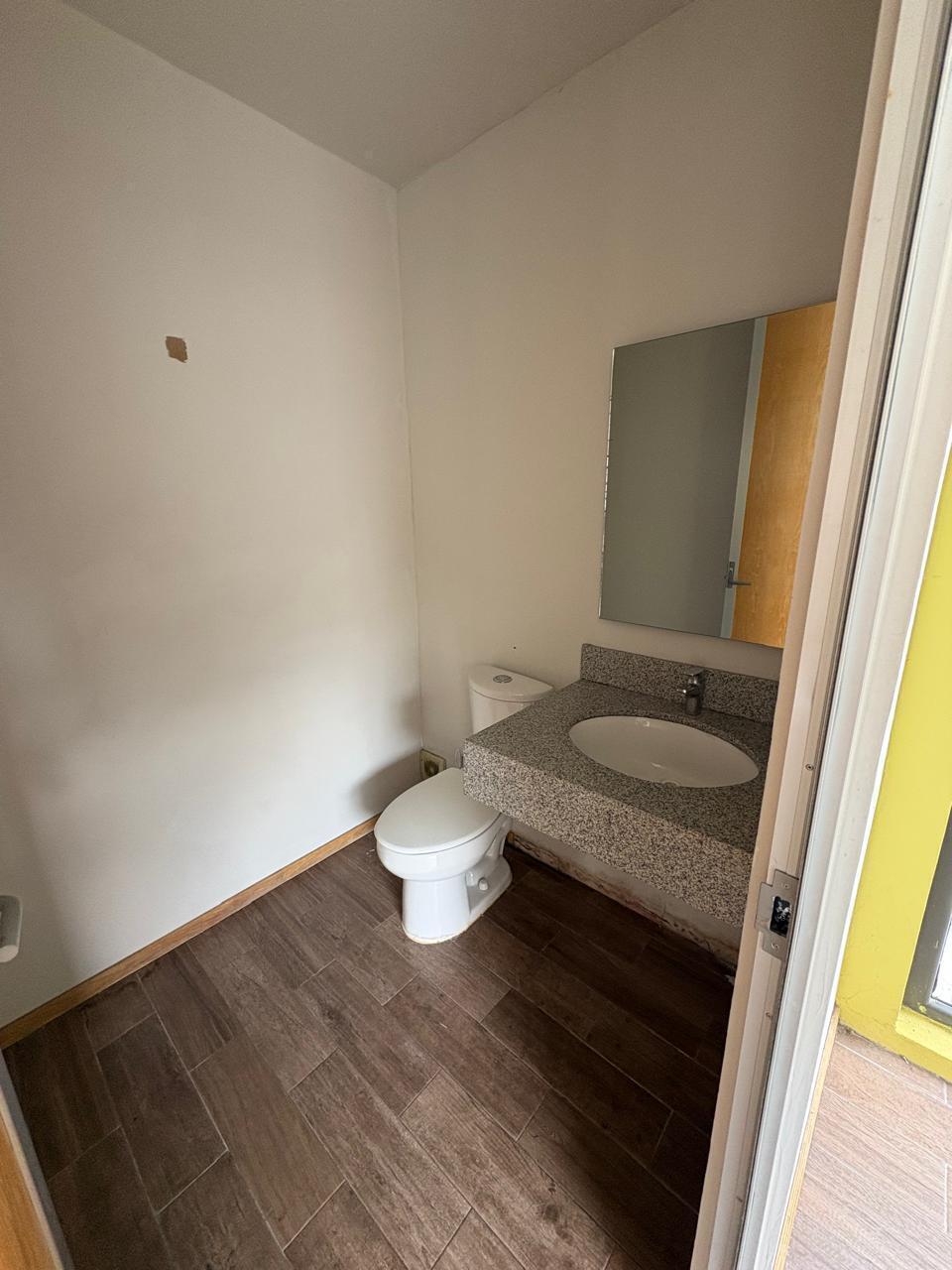 6 de 23: MEDIO BAÑO PRIVADO MOD 1