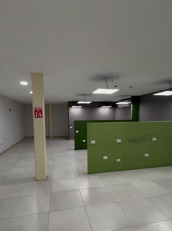 8 de 23: ÁREA ABIERTA DE TRABAJO