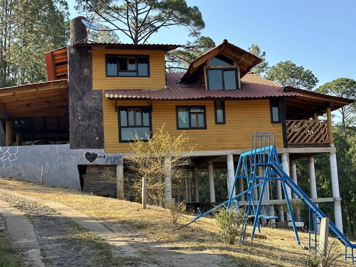 3 de 38: Cabaña 1 Fachada