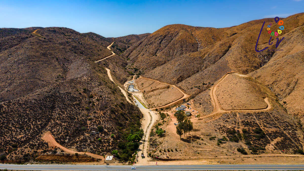 8 of 33: Proyecto a pie de carretera