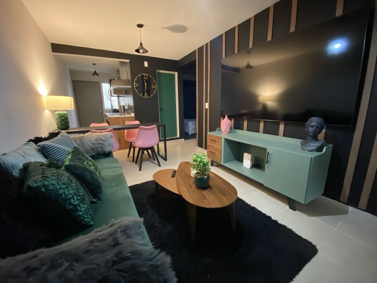 1 of 18: Sala de TV