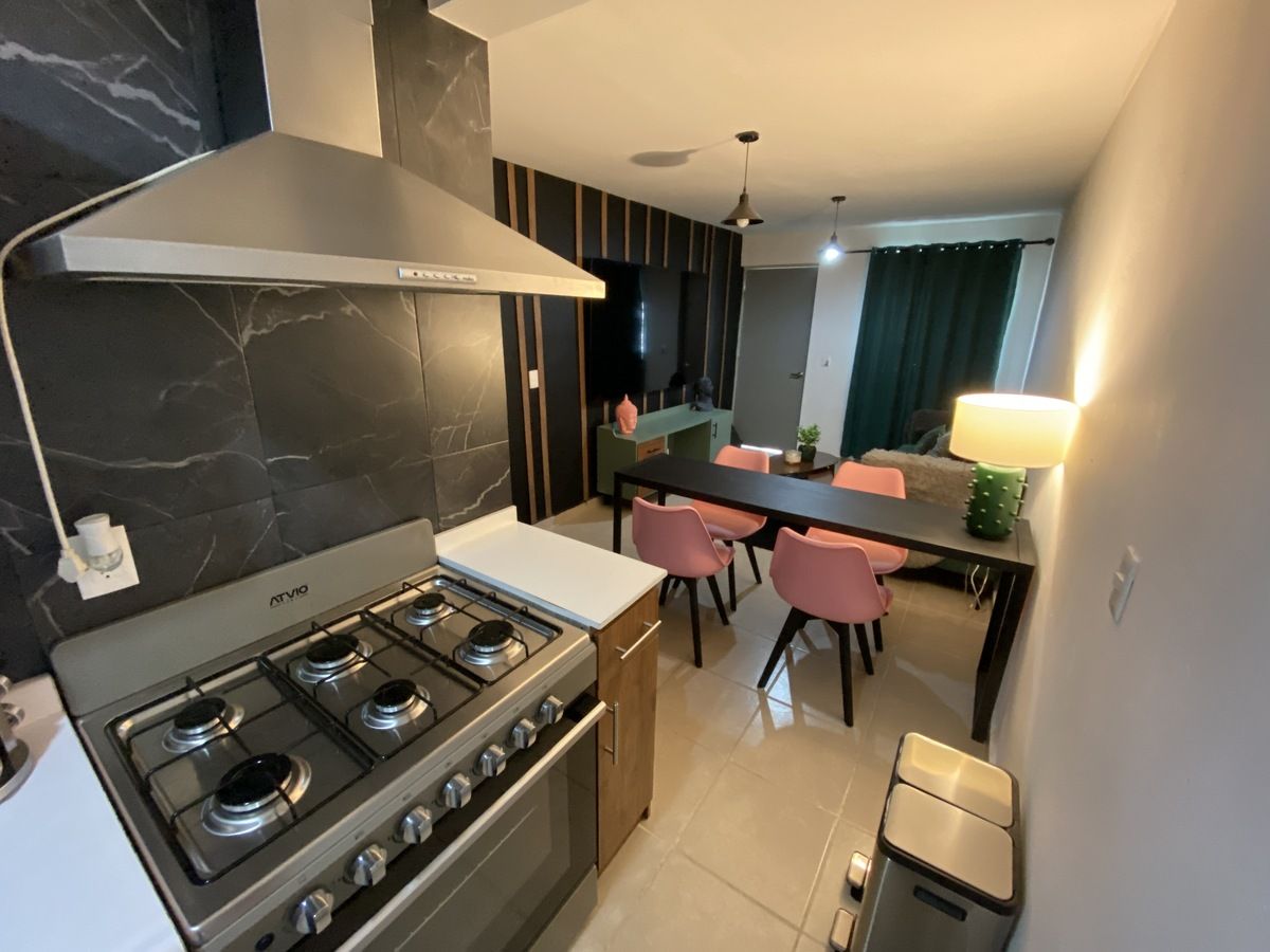 5 of 18: Cocina equipada