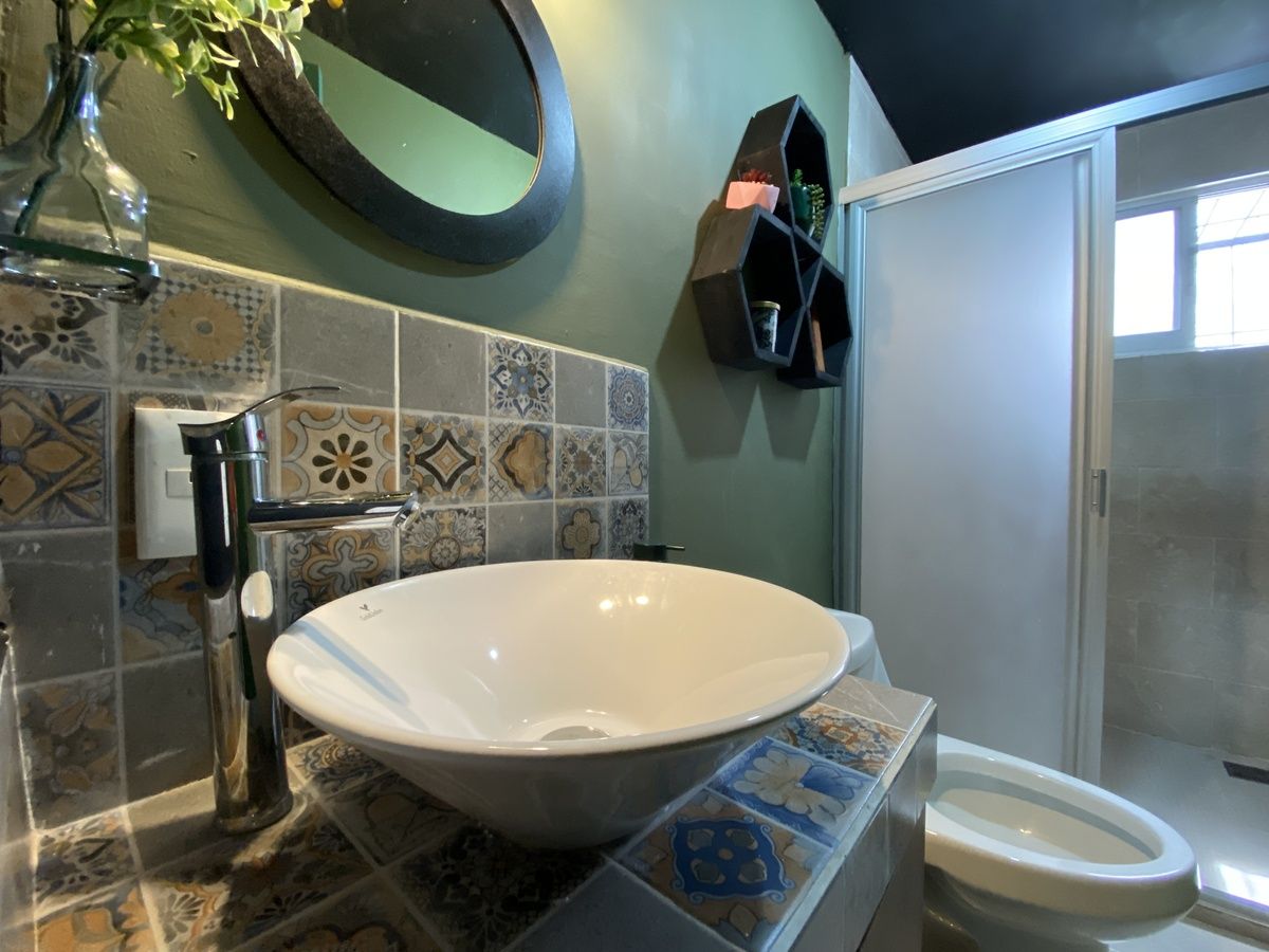 10 of 18: Baño completo (Bonitos acabados)