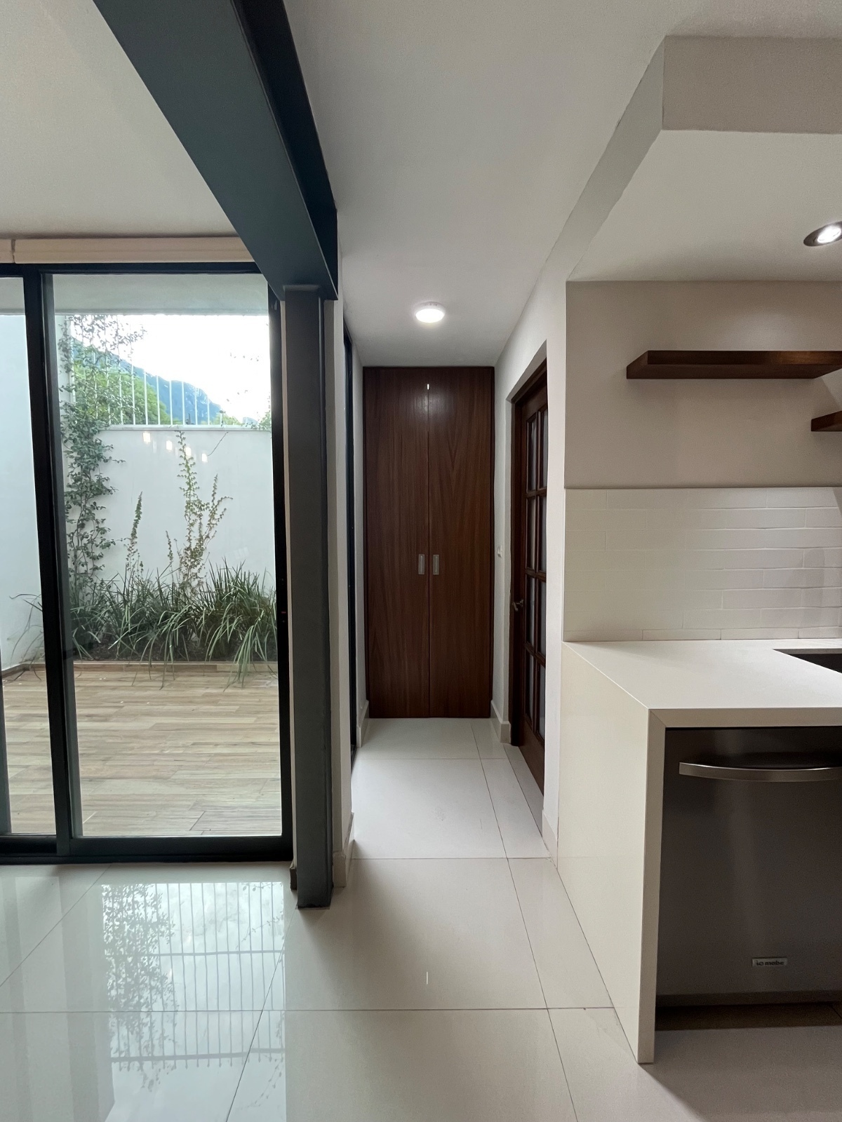 4 de 20: Pasillo Closet para Centro de Lavado y Recamara de servicio