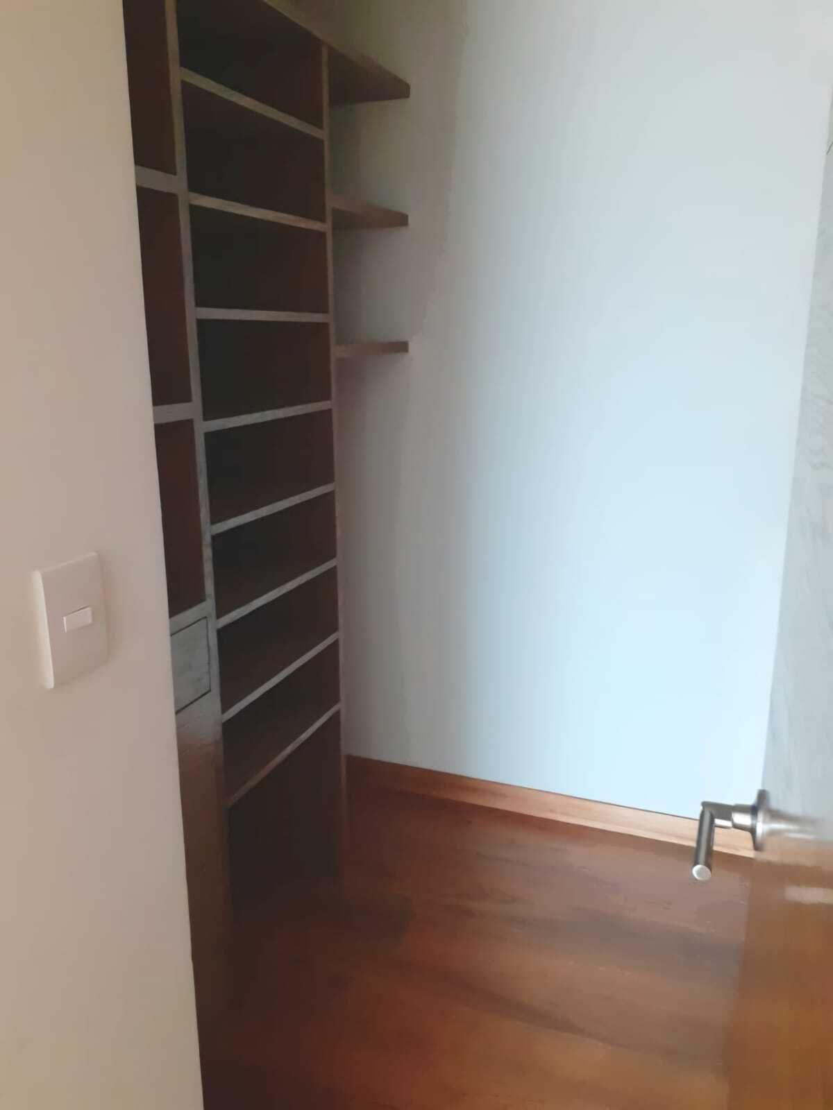 6 de 12: Vestidor recamara principal