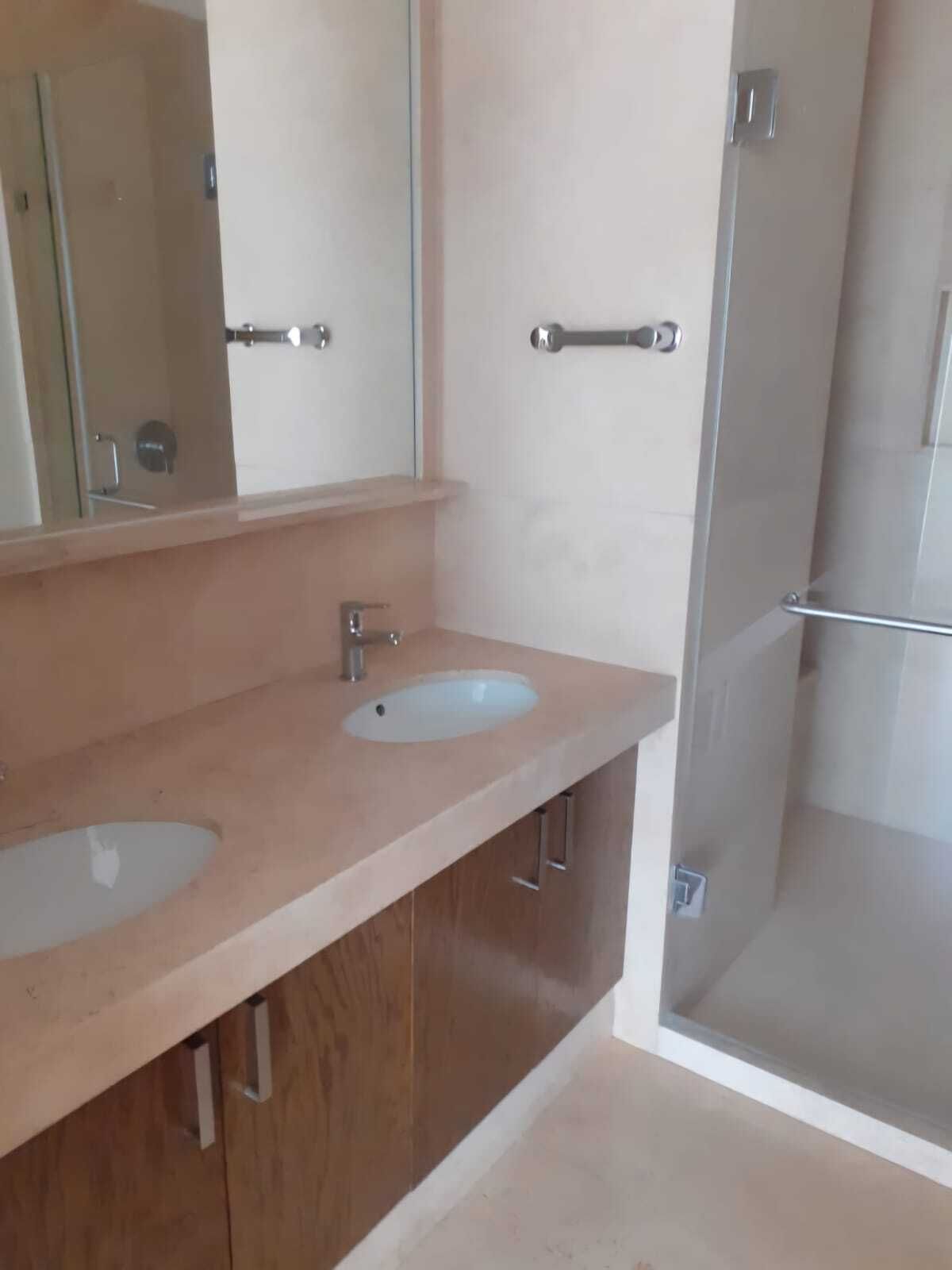 7 de 12: Baño recamara principal