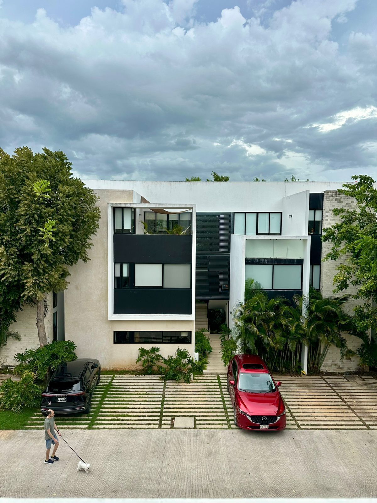 1 of 16: https://www.easybroker.com/agent/properties/en-venta-hermoso