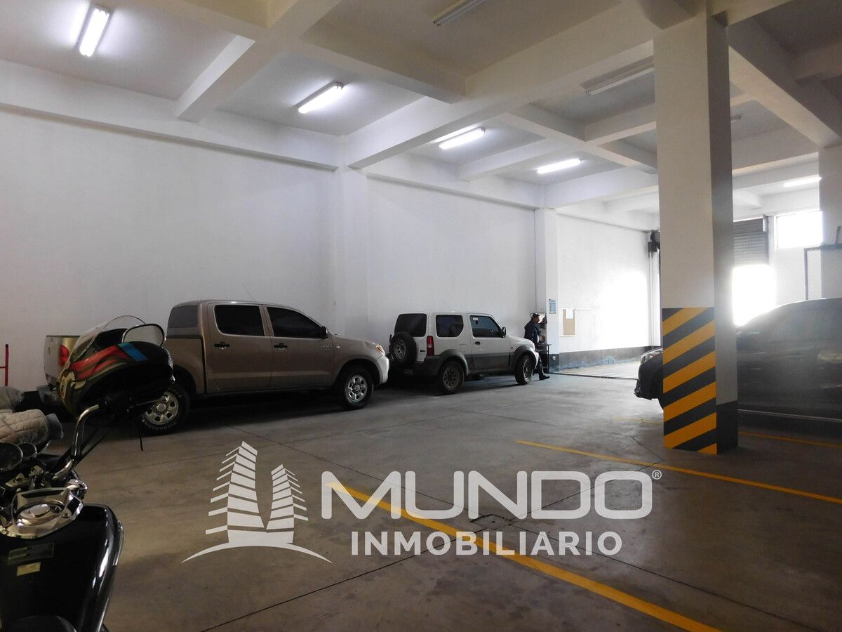 2 de 14: Parquéos para un promedio de 17 vehículos